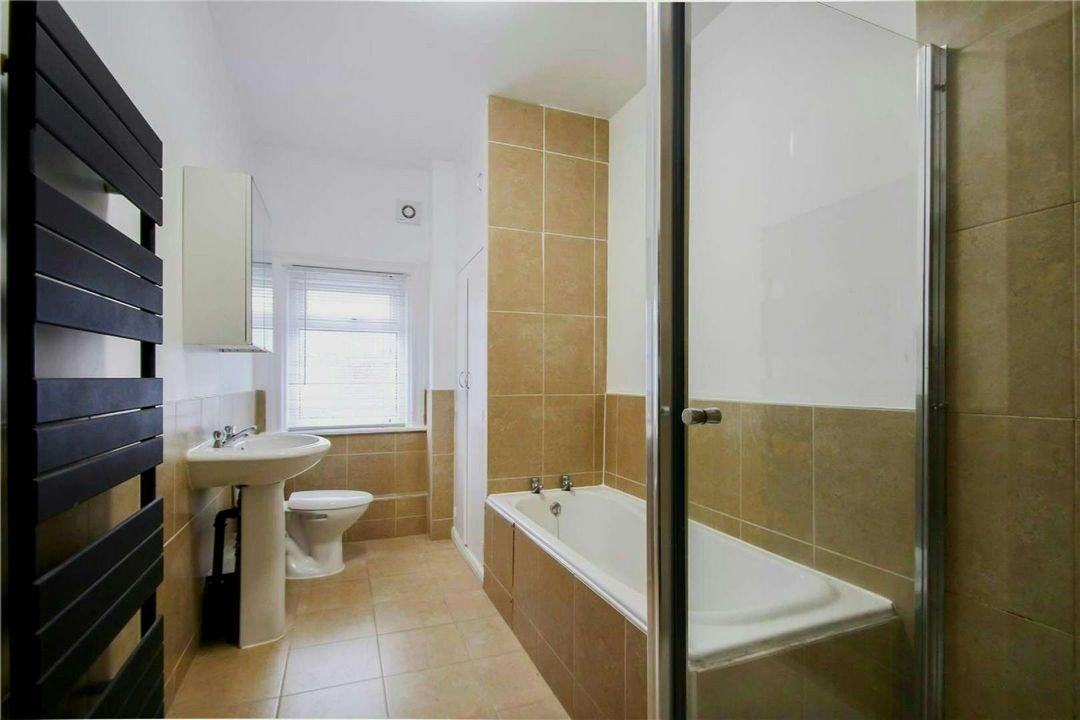 2 bed terraced house to rent in Knutsford View, Altrincham  - Property Image 14