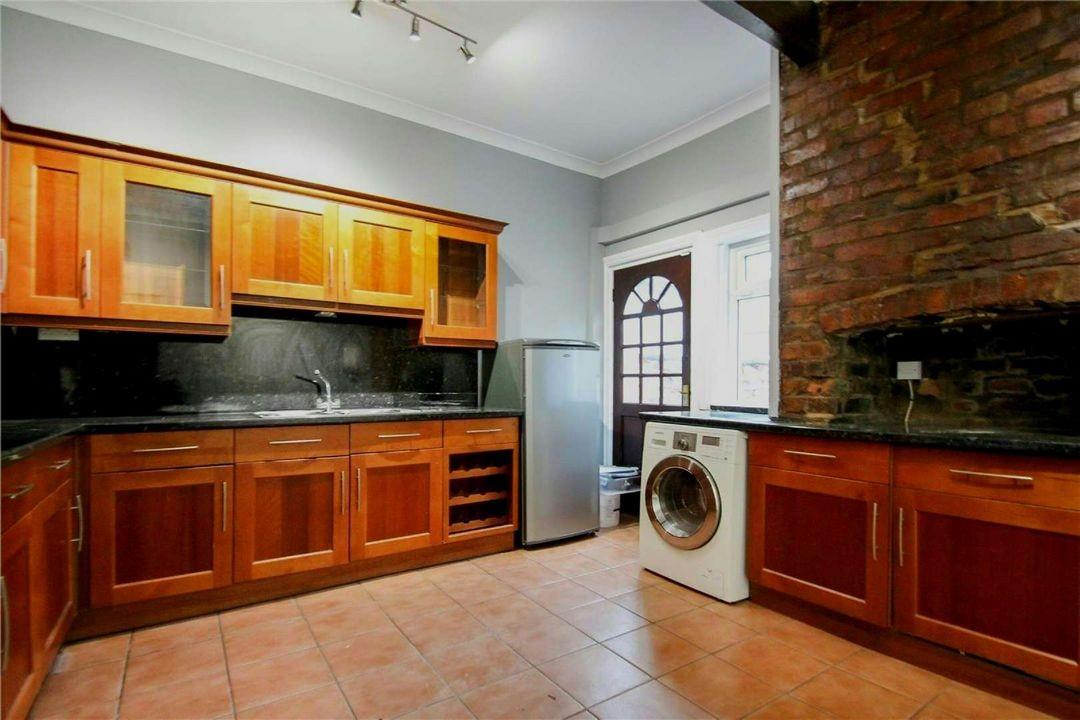 2 bed terraced house to rent in Knutsford View, Altrincham  - Property Image 9