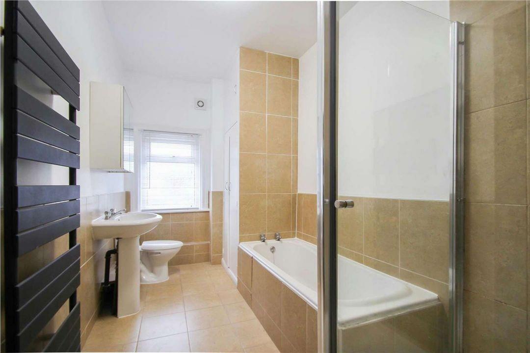 2 bed terraced house to rent in Knutsford View, Altrincham  - Property Image 3