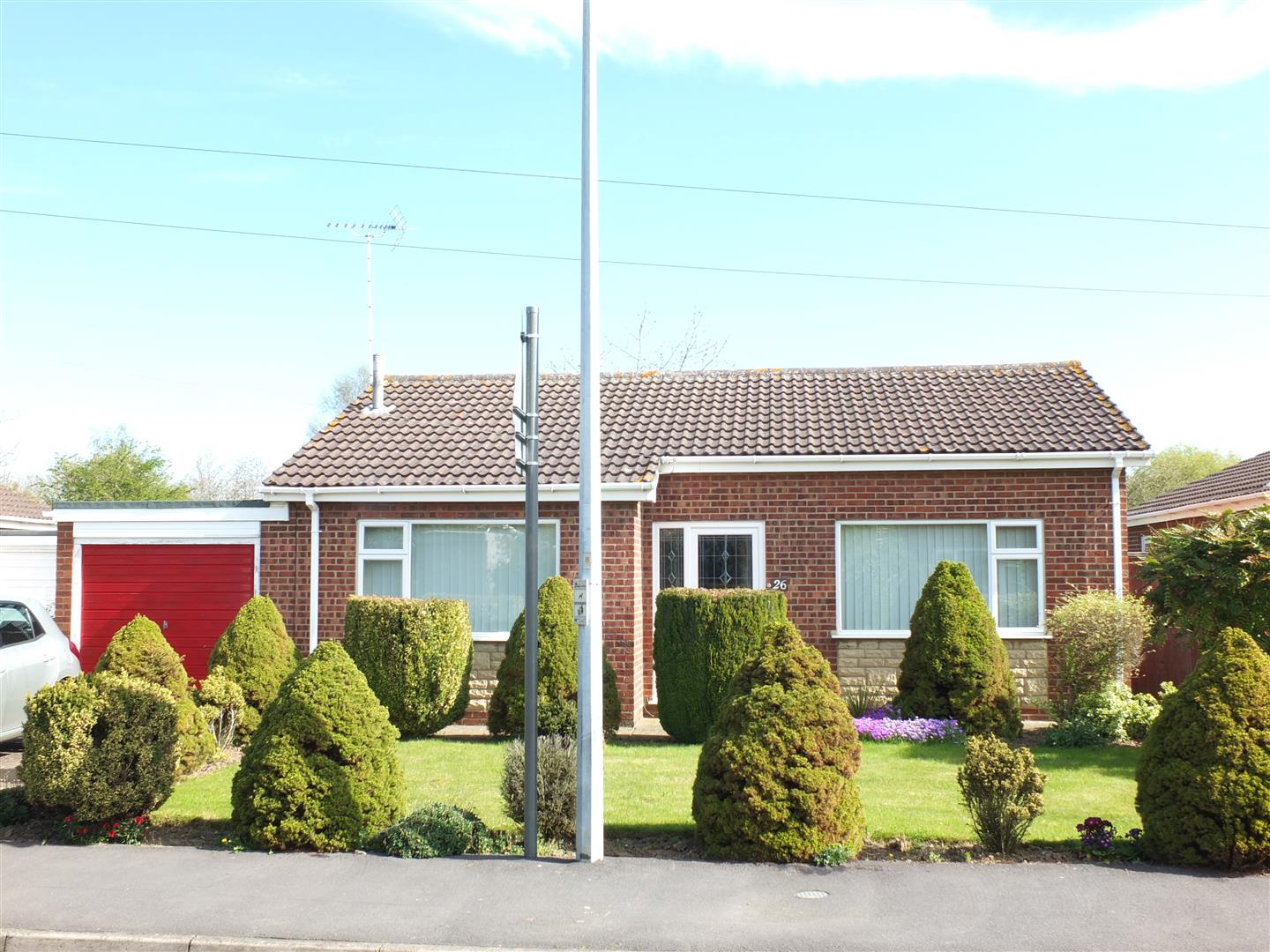 2 bed detached bungalow to rent  - Property Image 1
