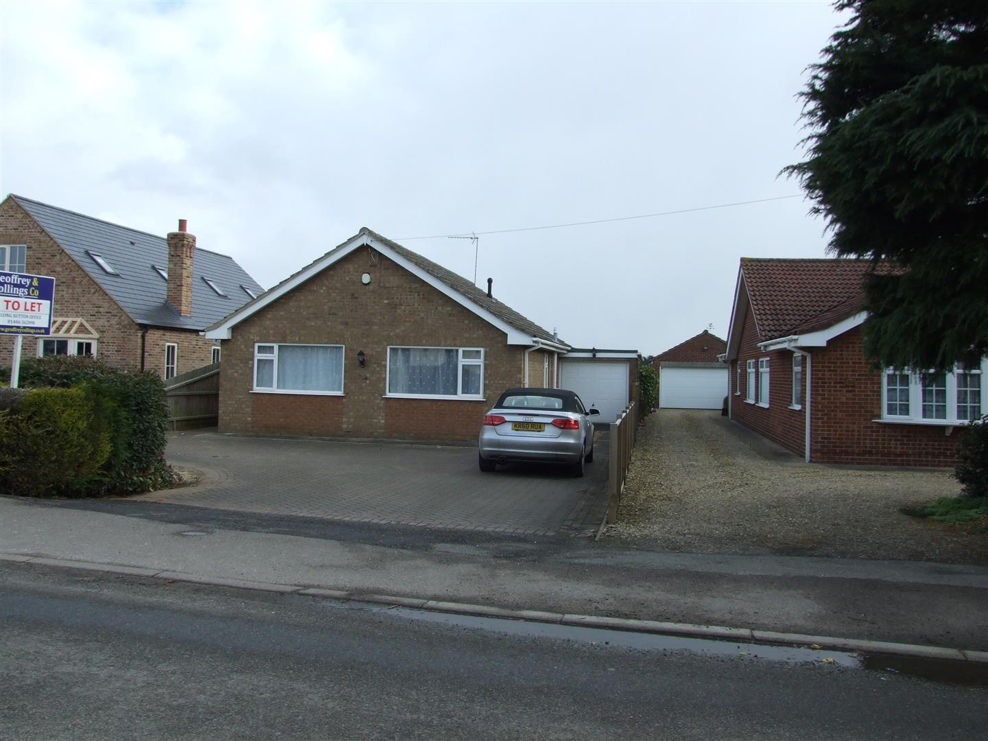 3 bed detached bungalow to rent  - Property Image 1