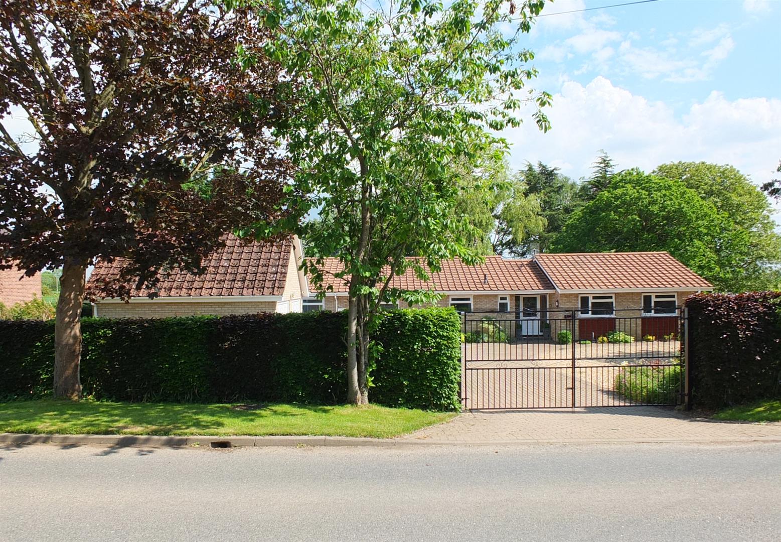 5 bed detached bungalow for sale in Main Street, Gedney Dyke Spalding  - Property Image 1