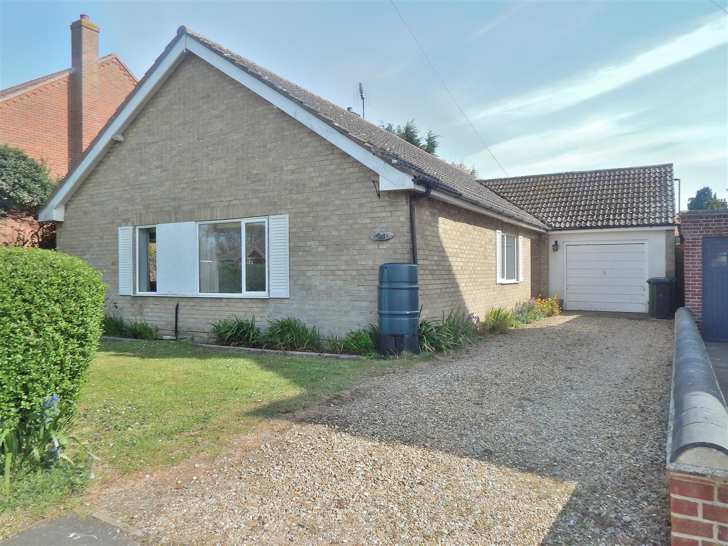 3 bed detached bungalow for sale in Neville Road, King's Lynn, PE31