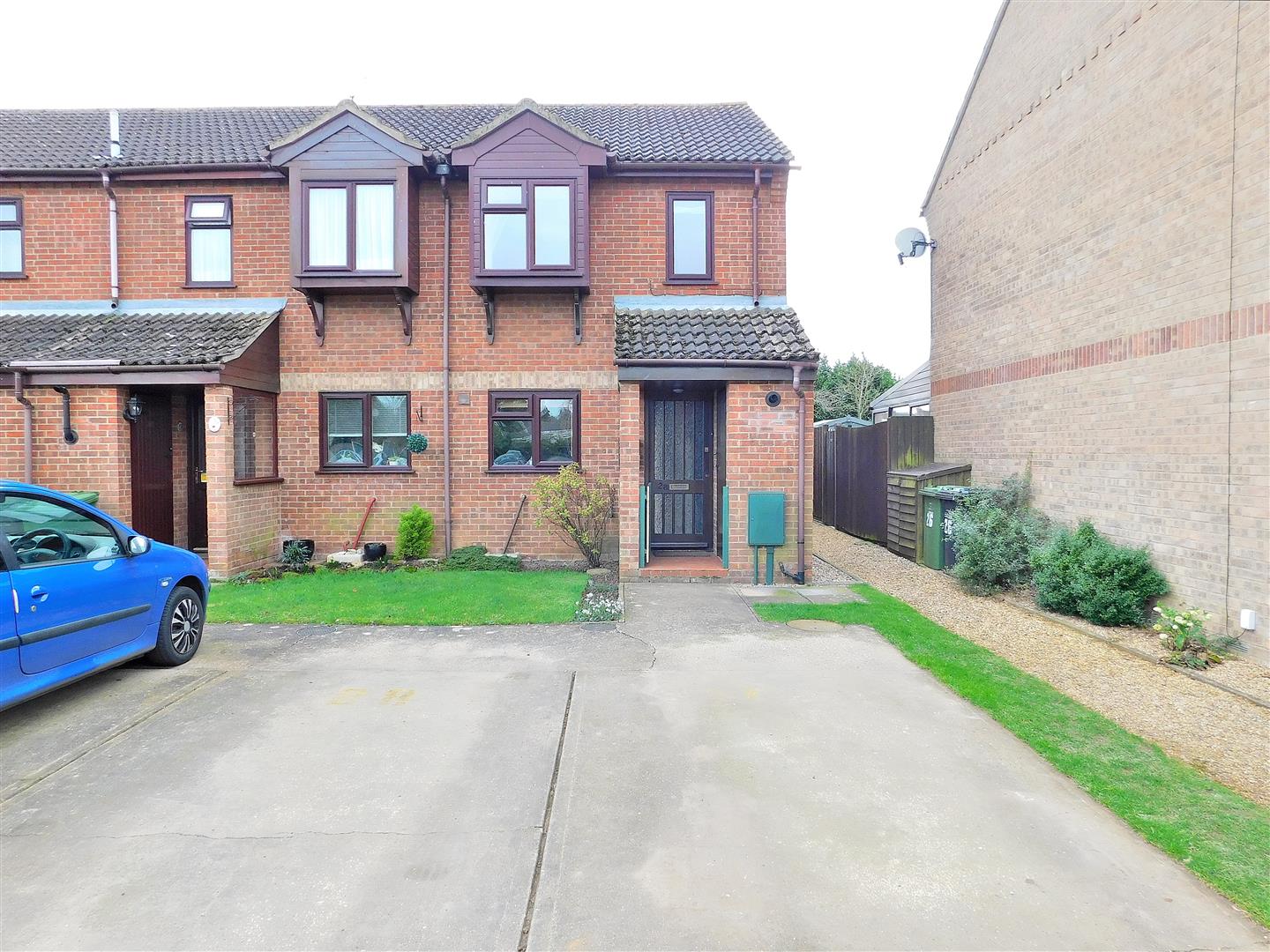 2 bed end of terrace house for sale in Meadowvale Gardens, King's Lynn 0