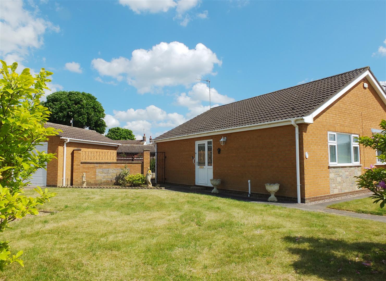 2 bed detached bungalow for sale in Congreves Close, Lutton Spalding, PE12