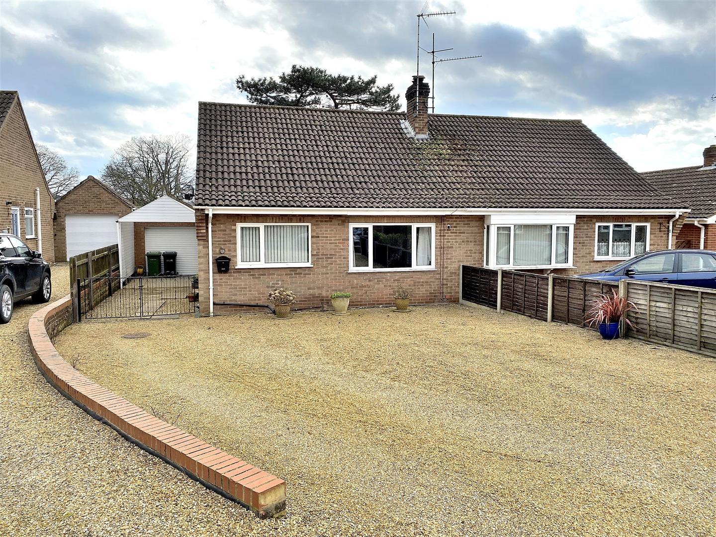 2 bed semi-detached bungalow for sale in Kings Croft, King's Lynn - Property Image 1