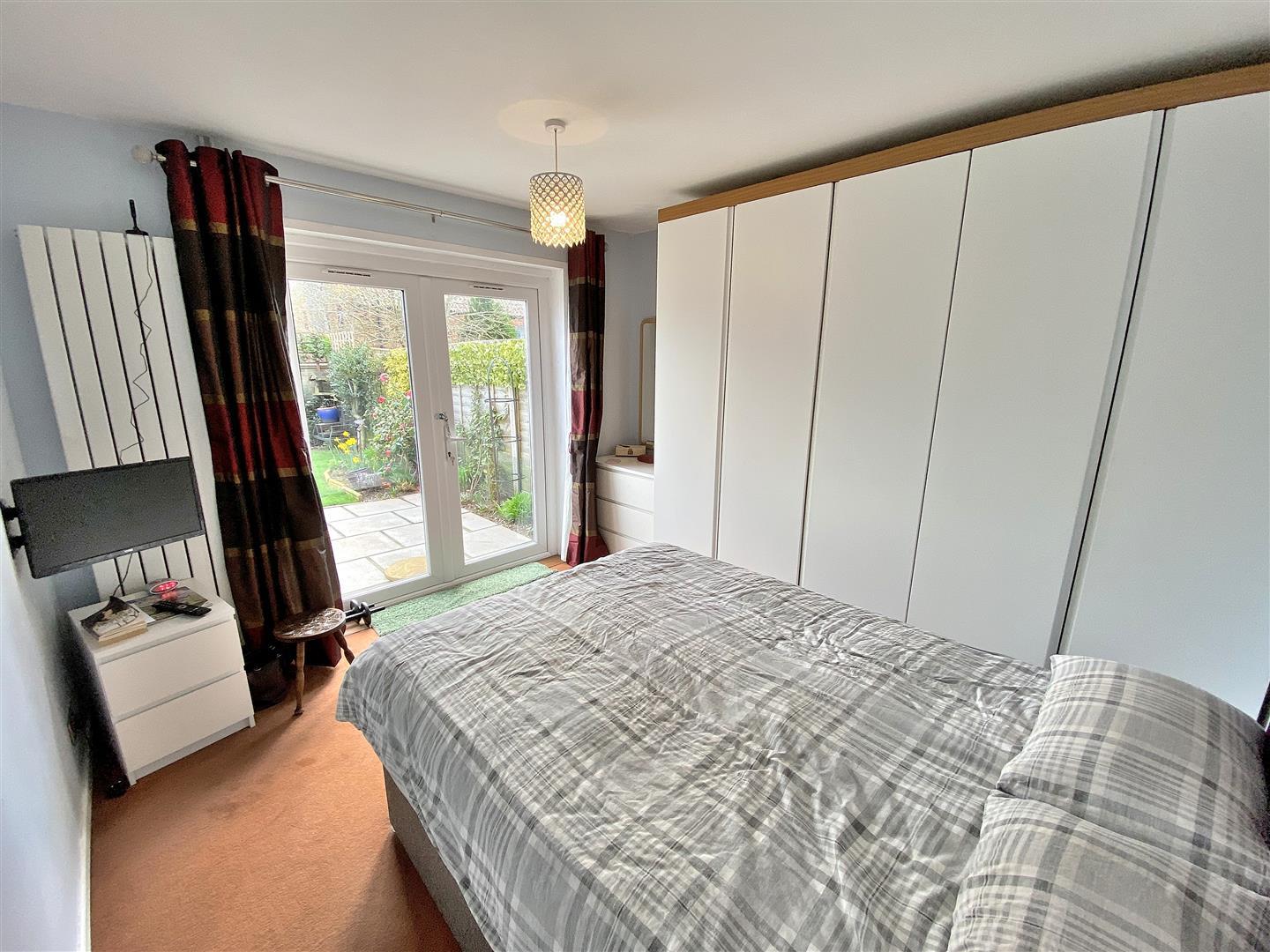 2 bed semi-detached bungalow for sale in Kings Croft, King's Lynn  - Property Image 5