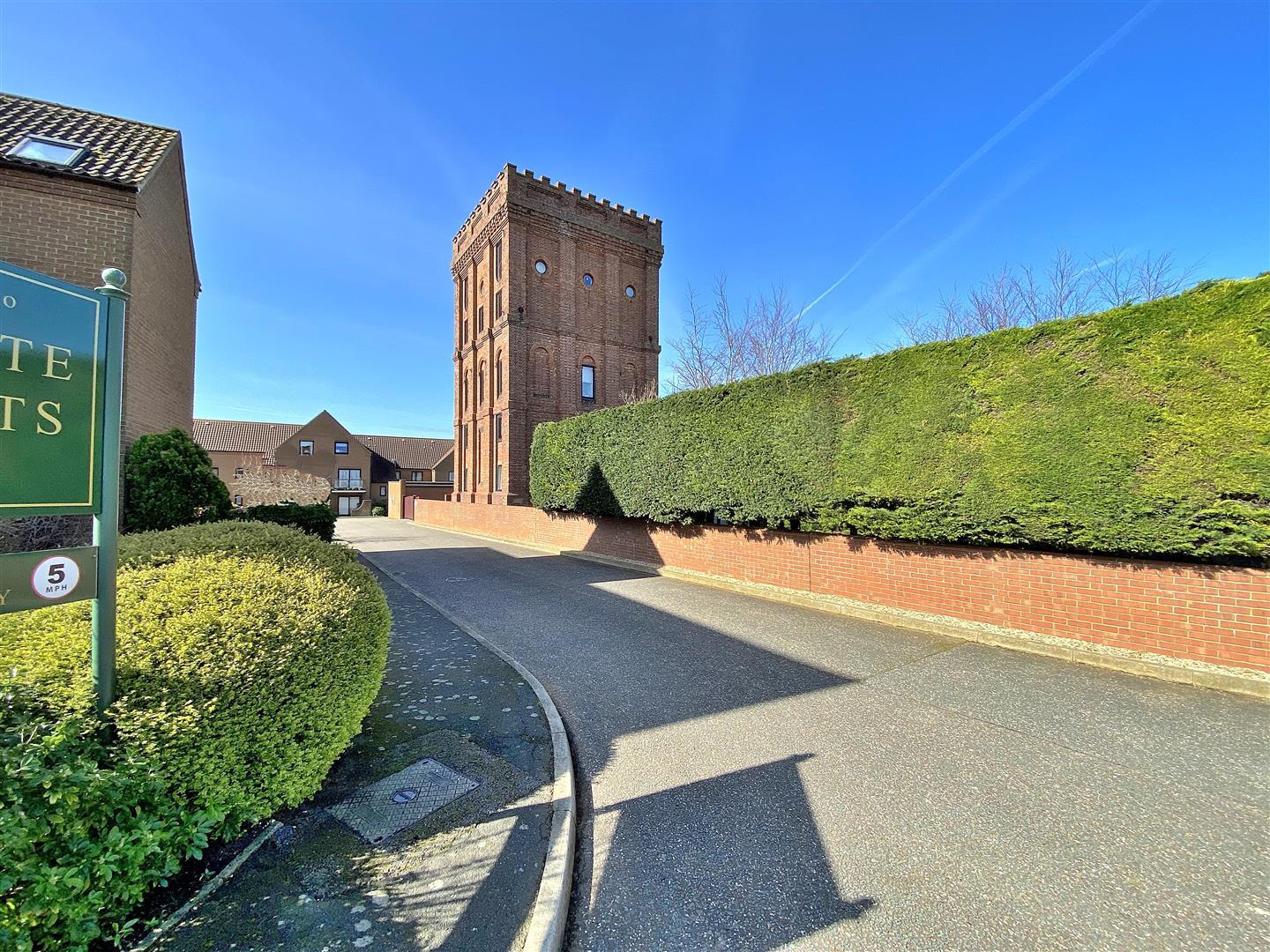 2 bed apartment for sale in Kings Lynn Road, Hunstanton  - Property Image 1