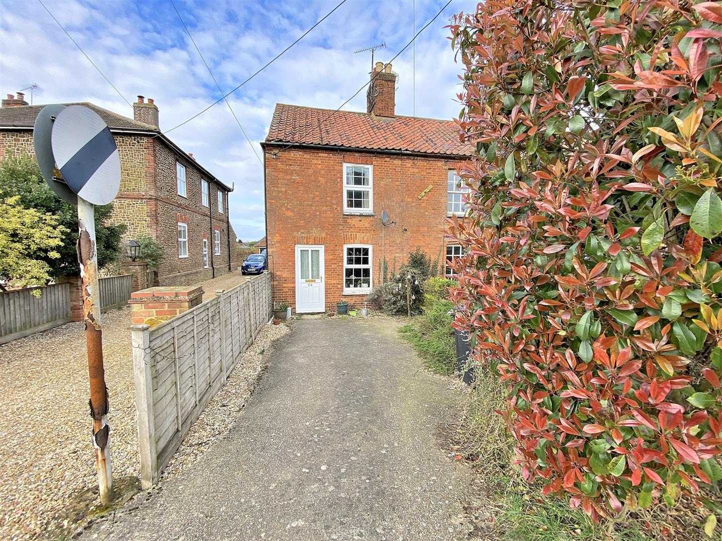 2 bed cottage for sale in Station Road, King's Lynn - Property Image 1