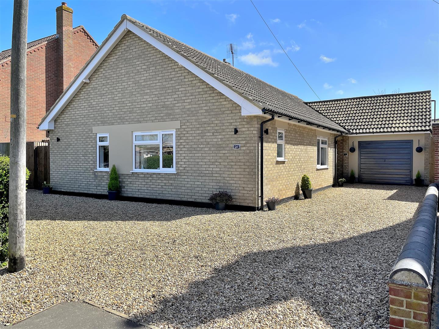 3 bed detached bungalow for sale in Neville Road, King's Lynn - Property Image 1