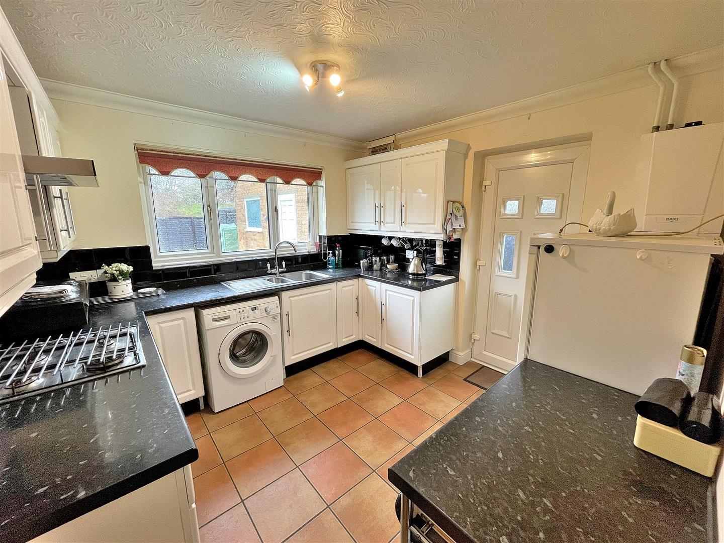 3 bed detached bungalow for sale in Philip Nurse Road, King's Lynn  - Property Image 4