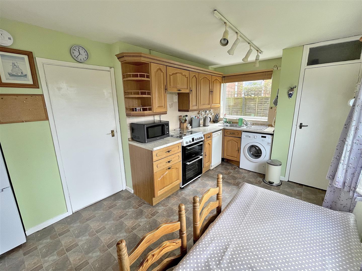 3 bed detached bungalow for sale in Valley Rise, King's Lynn  - Property Image 5