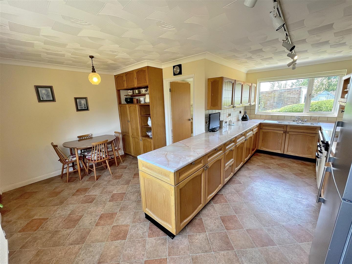 4 bed detached bungalow for sale in Beach Road, King's Lynn  - Property Image 11