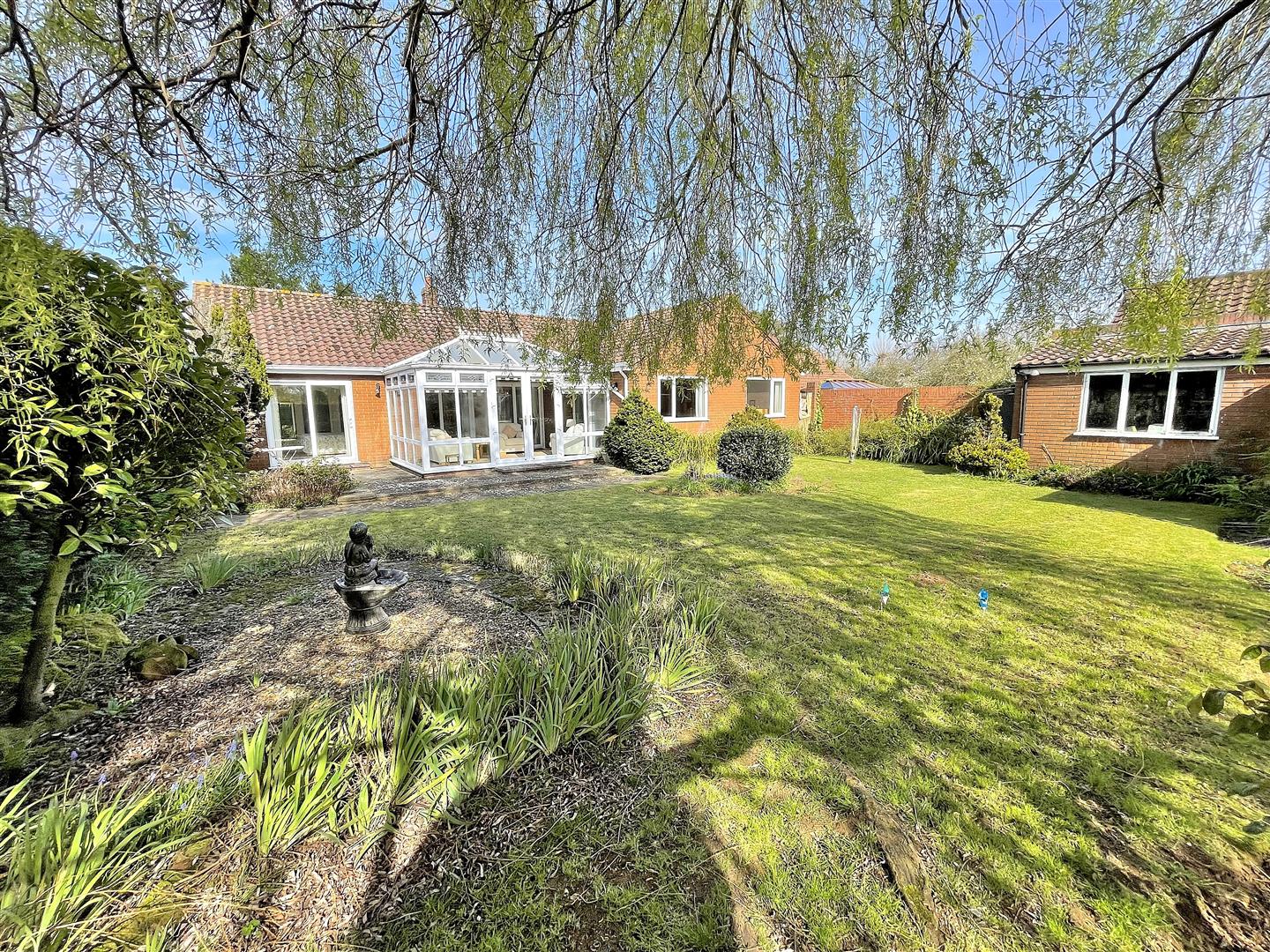 4 bed detached bungalow for sale in Beach Road, King's Lynn  - Property Image 27