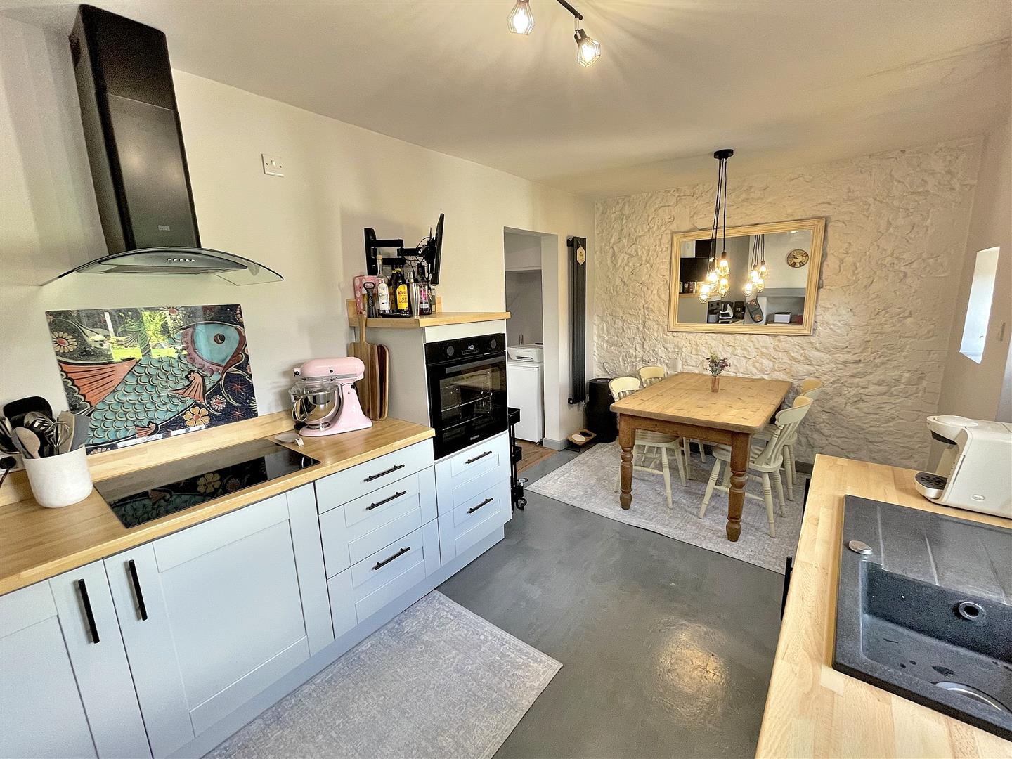 2 bed semi-detached house for sale in Lynn Road, King's Lynn  - Property Image 4