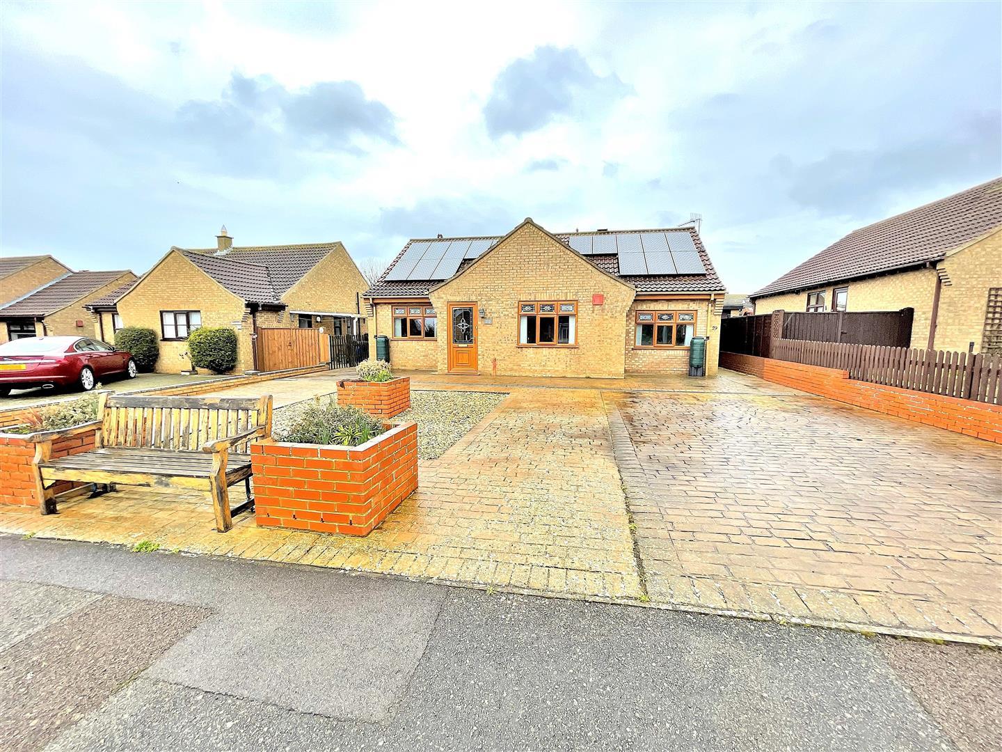 3 bed detached bungalow for sale in Princess Drive, Hunstanton  - Property Image 1