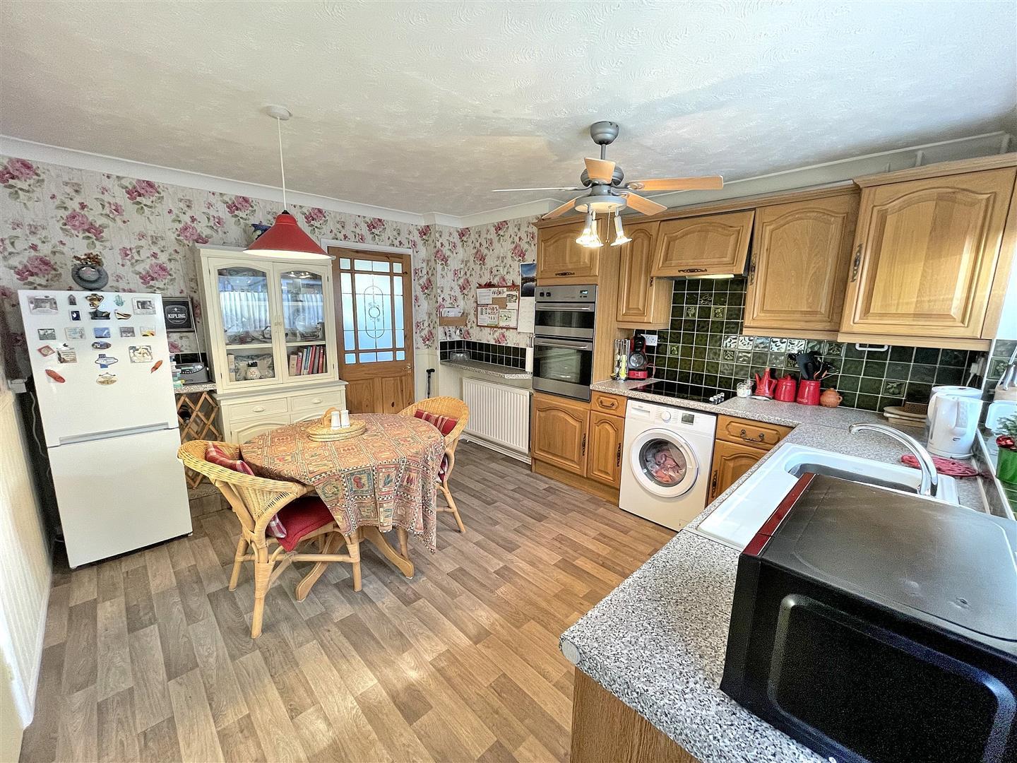 2 bed detached bungalow for sale in Crest Road, King's Lynn  - Property Image 4