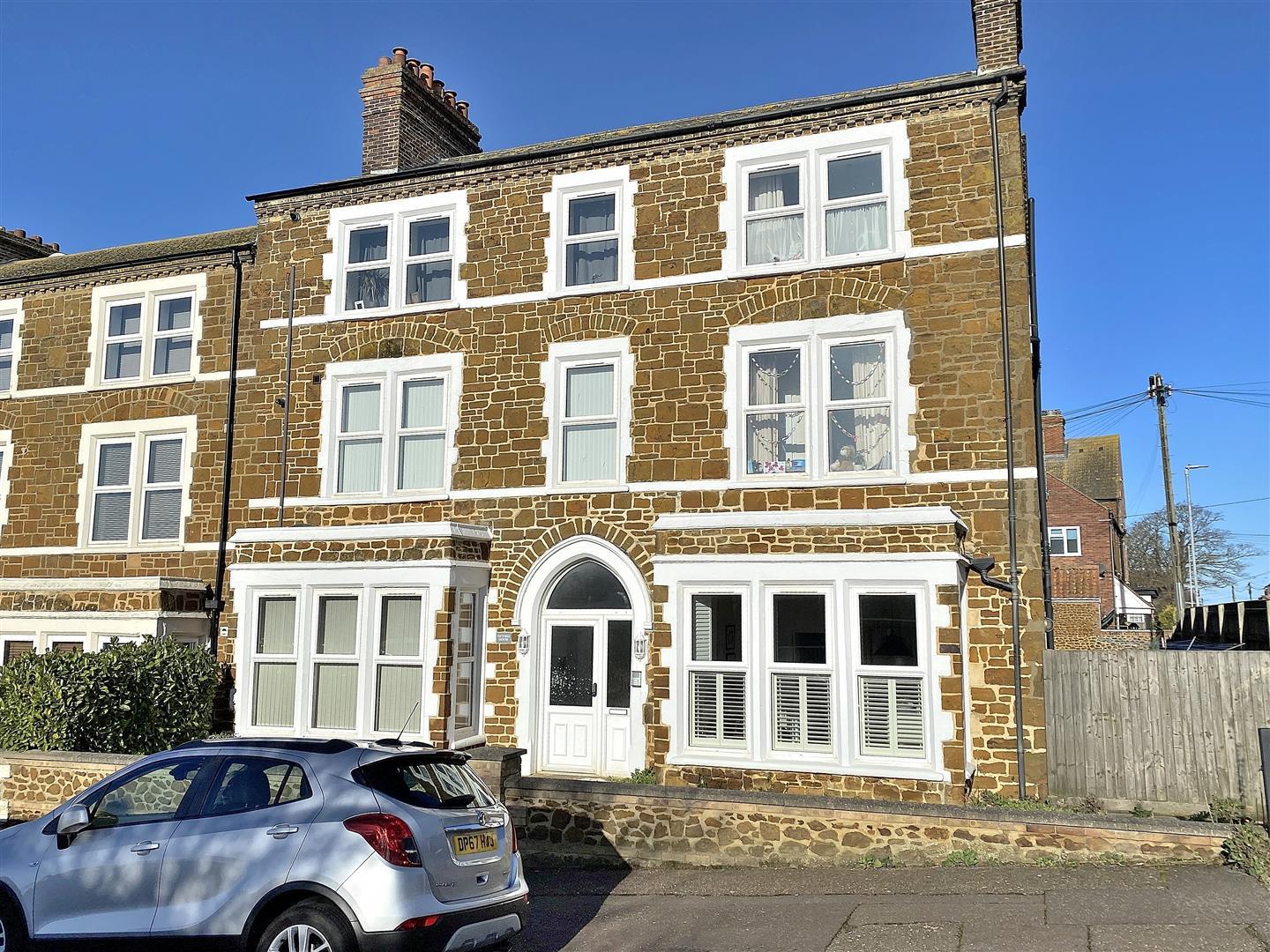 2 bed house share for sale in Cliff Terrace, Hunstanton - Property Image 1
