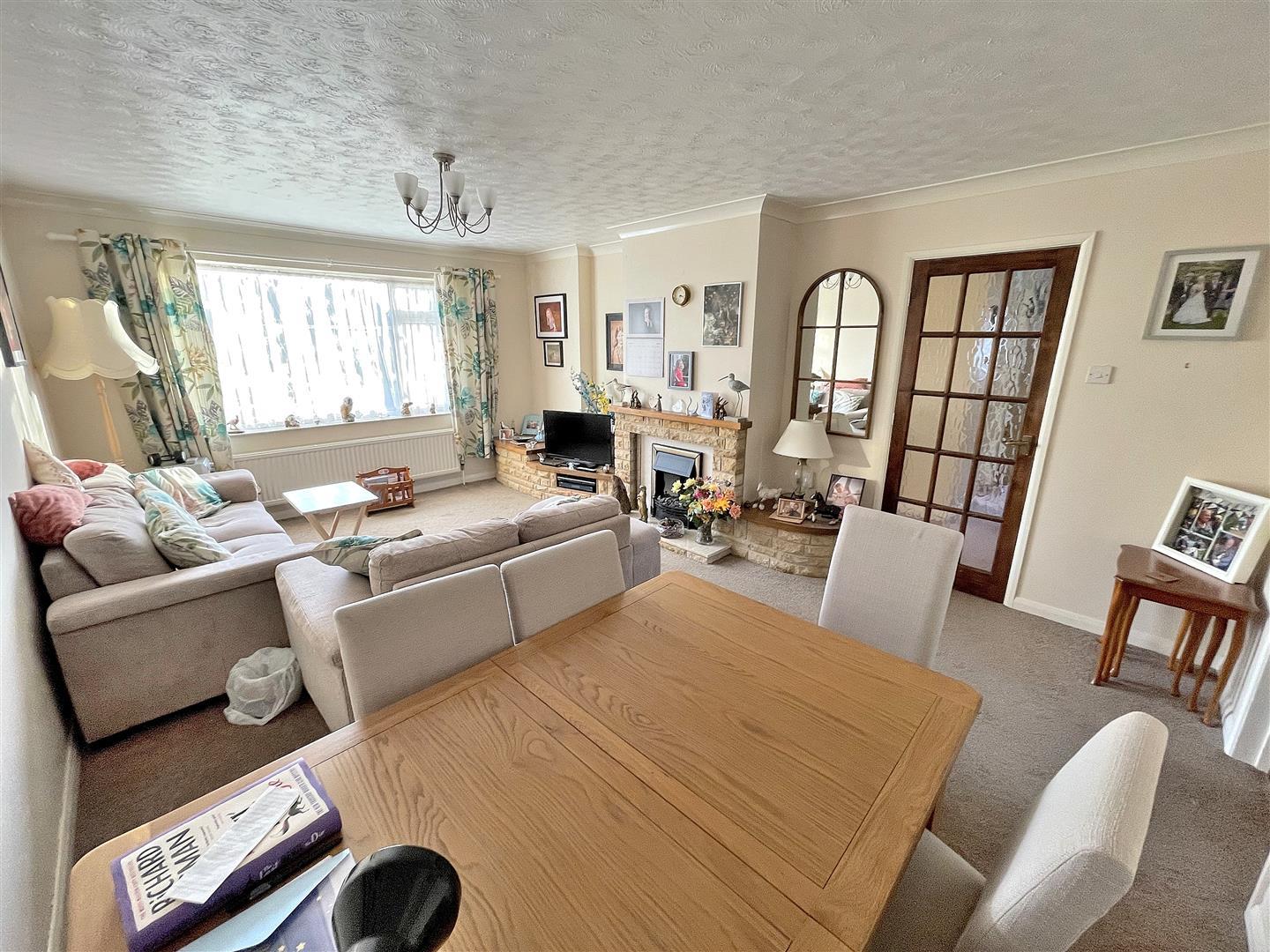 3 bed detached bungalow for sale in Strickland Avenue, King's Lynn  - Property Image 2