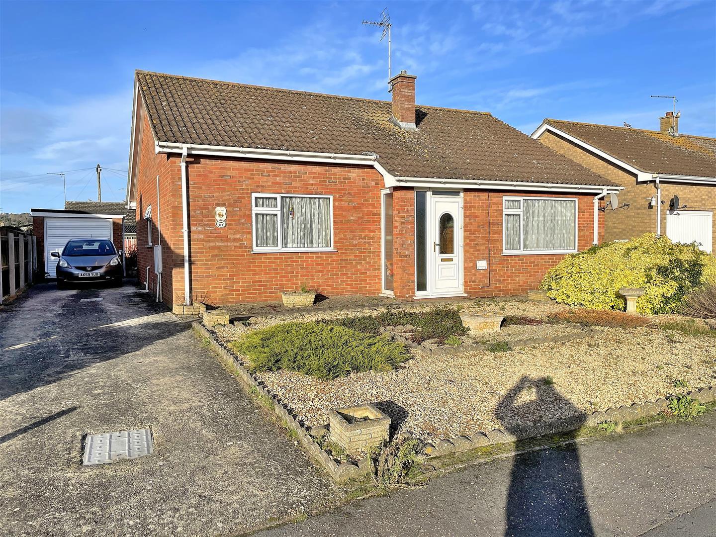 3 bed detached bungalow for sale in Strickland Avenue, King's Lynn - Property Image 1