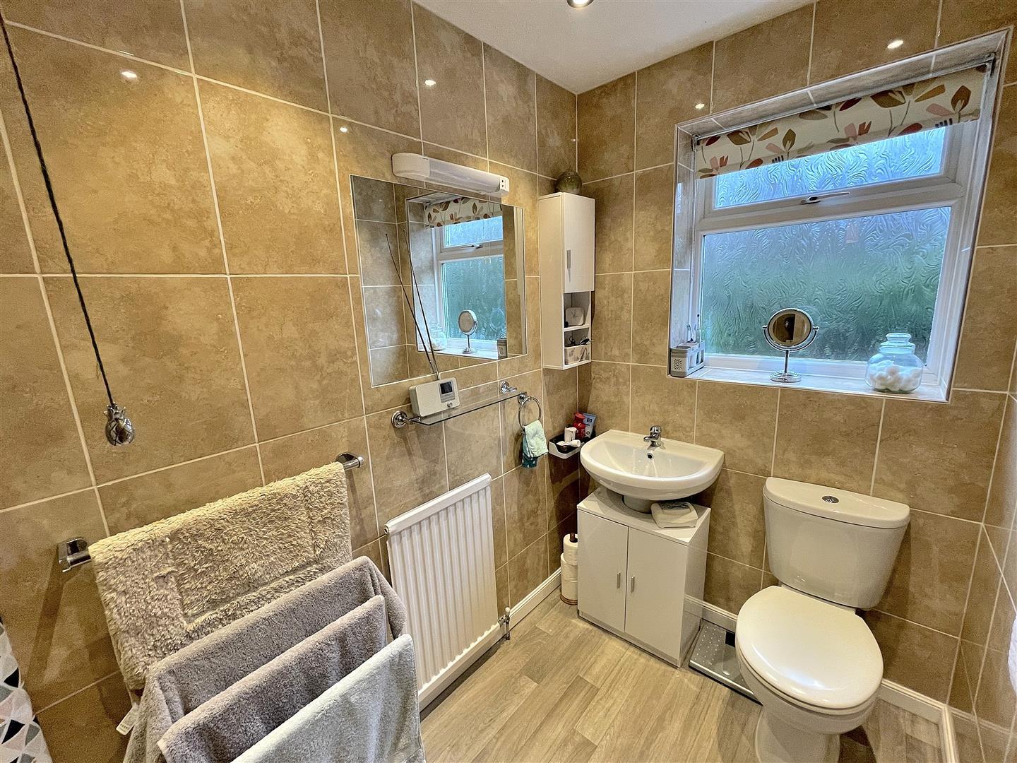 4 bed detached house for sale in Valley Rise, King's Lynn  - Property Image 17