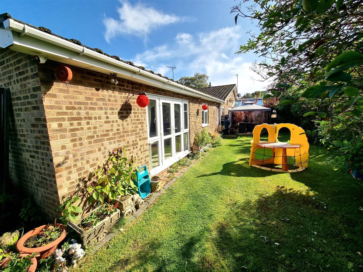 4 bed semi-detached bungalow for sale in West Hall Road, King's Lynn  - Property Image 18
