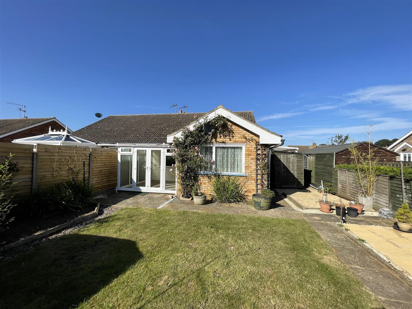 2 bed semi-detached bungalow for sale in Queen Elizabeth Drive, King's Lynn  - Property Image 4