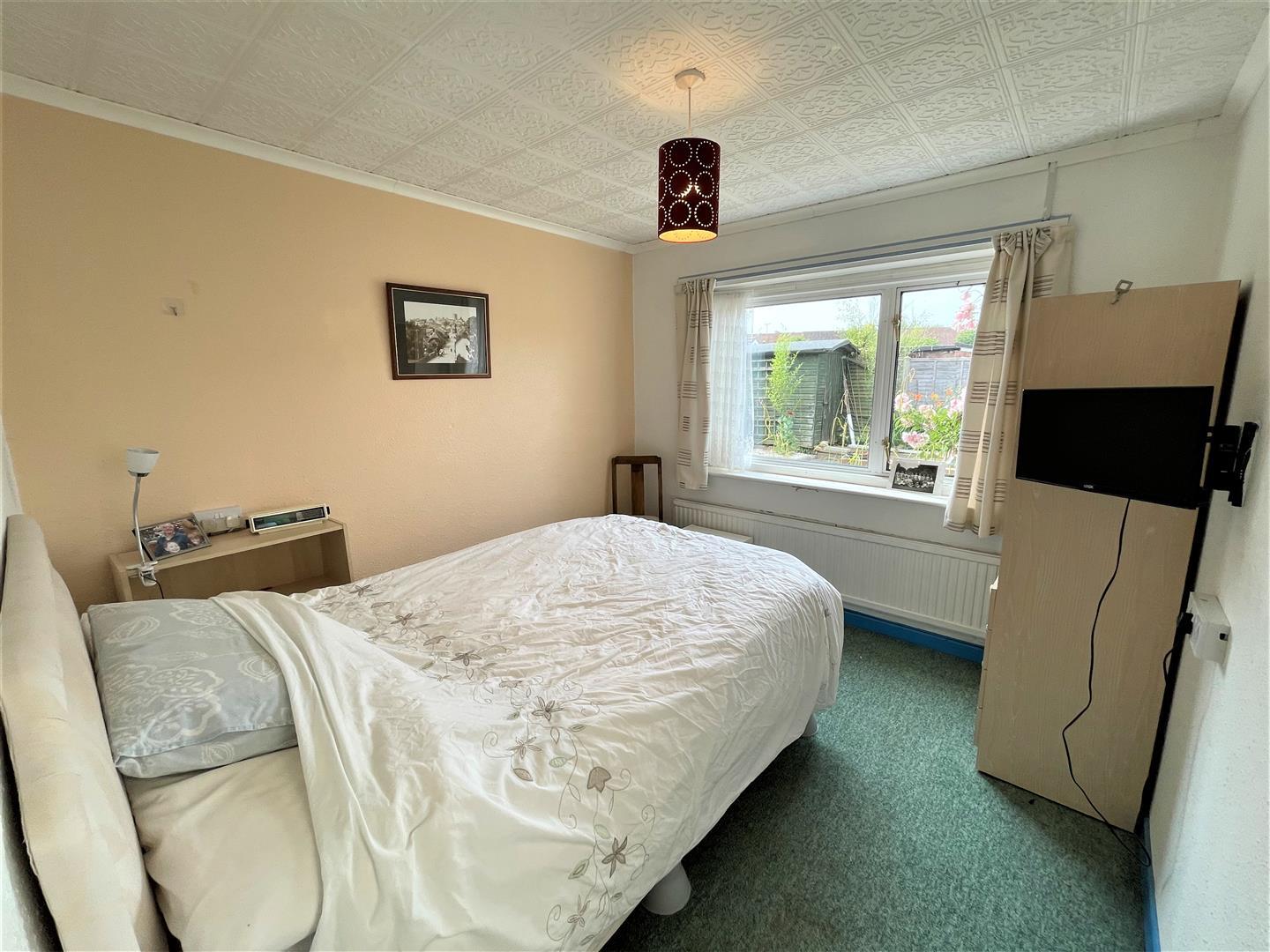 2 bed semi-detached bungalow for sale in Queen Elizabeth Drive, King's Lynn  - Property Image 8