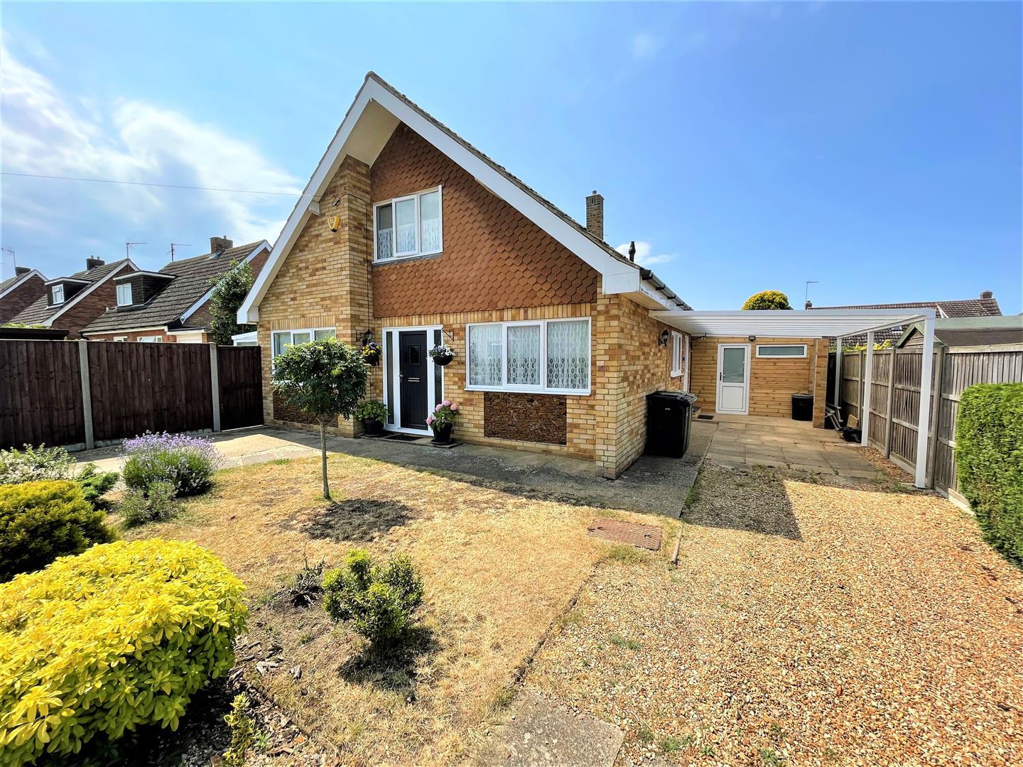 4 bed detached house for sale in Valley Rise, King's Lynn - Property Image 1