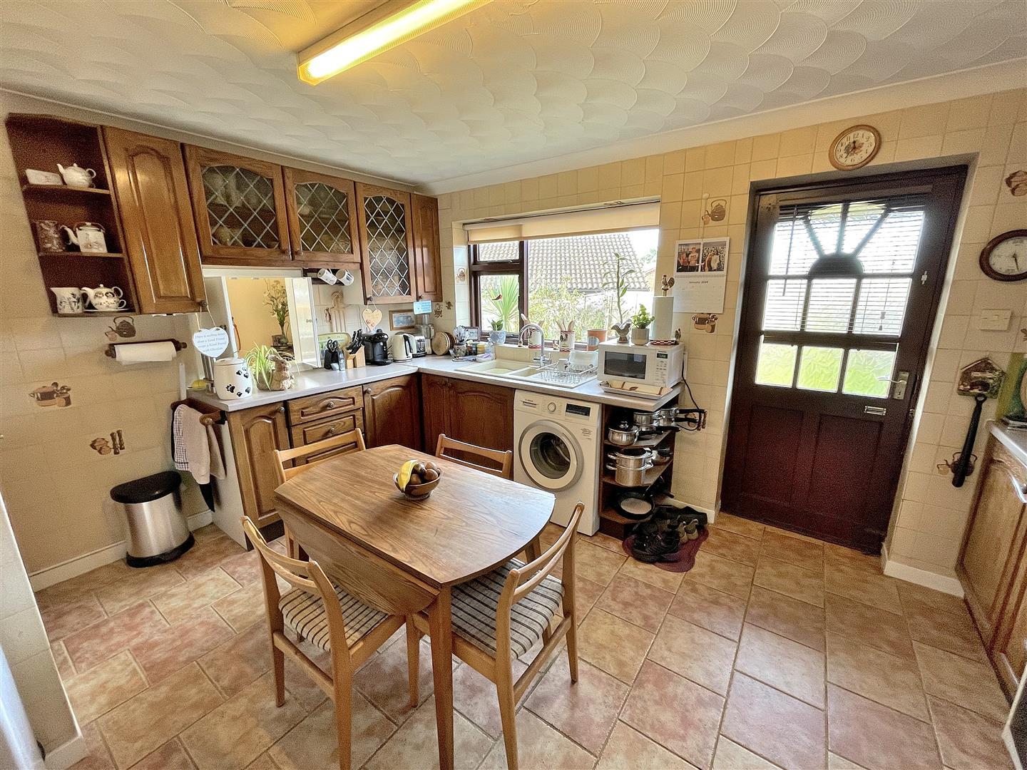 3 bed detached bungalow for sale in Broadlands Close, King's Lynn  - Property Image 6