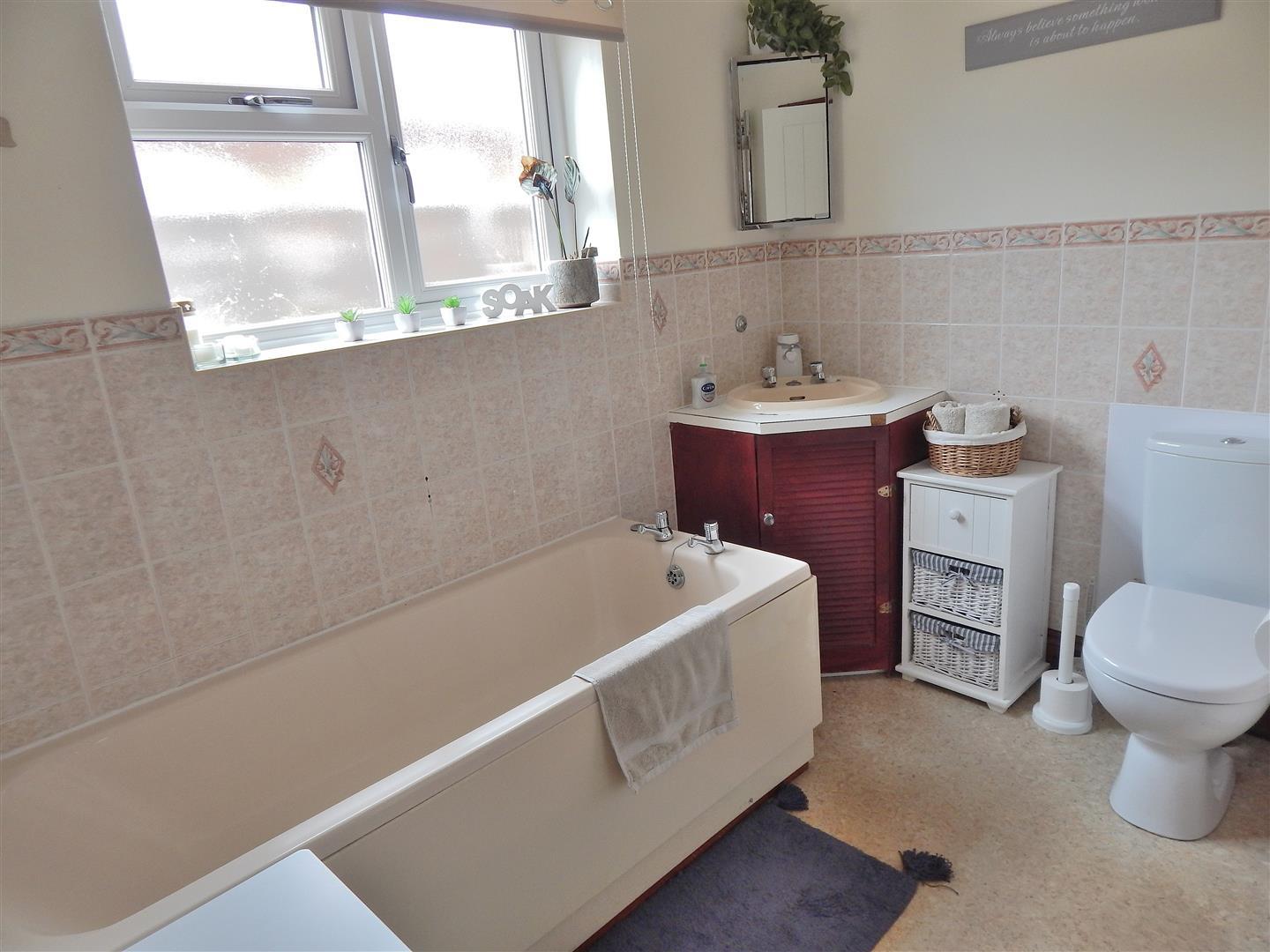3 bed detached bungalow for sale in Earl Close, King's Lynn  - Property Image 11