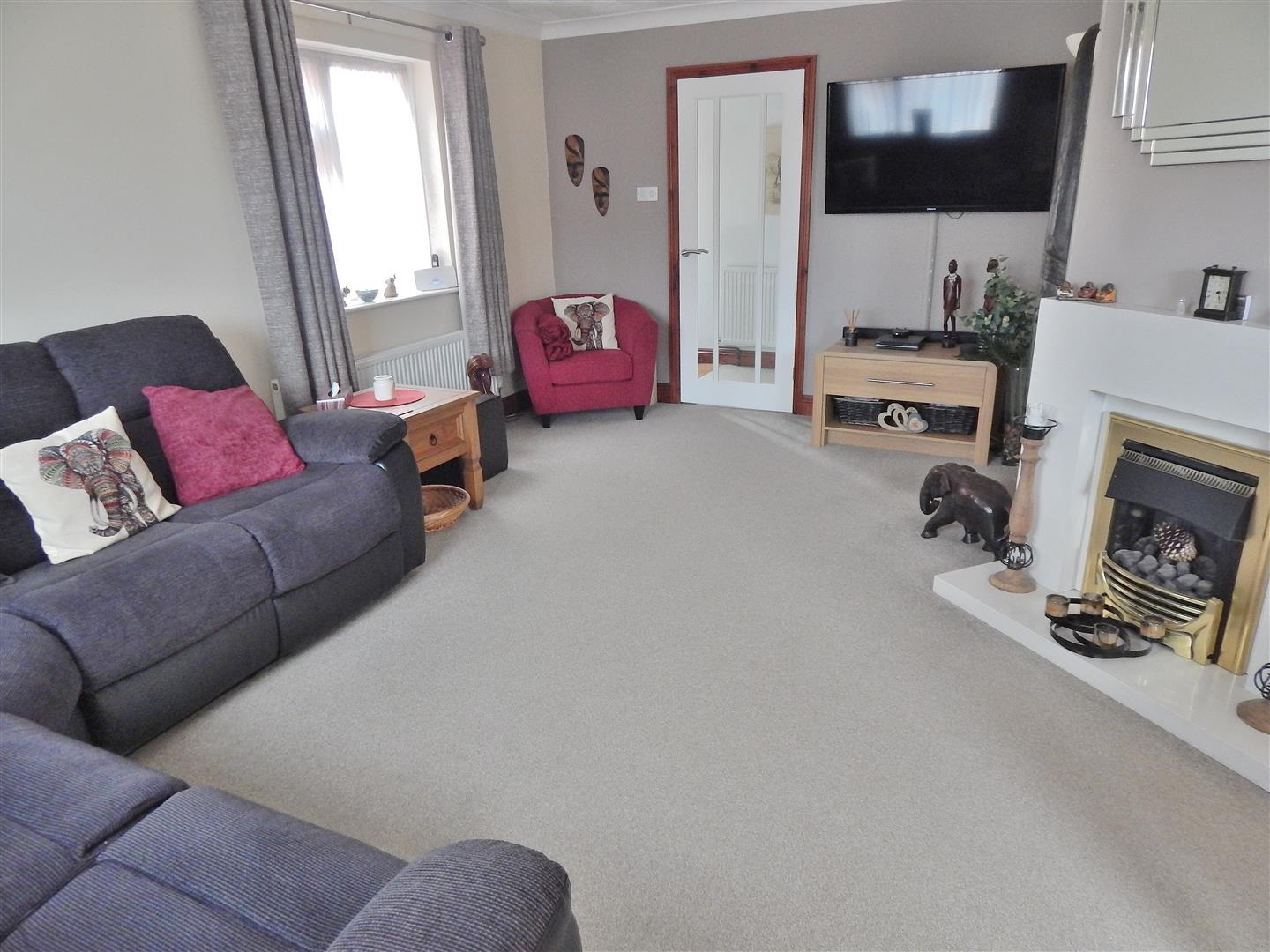 3 bed detached bungalow for sale in Earl Close, King's Lynn  - Property Image 3