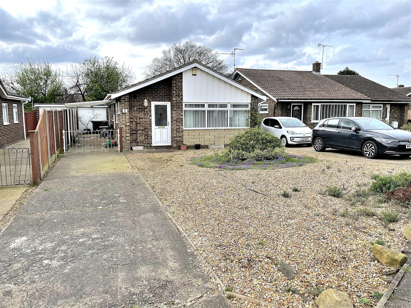 2 bed detached bungalow for sale in Grovelands, King's Lynn - Property Image 1