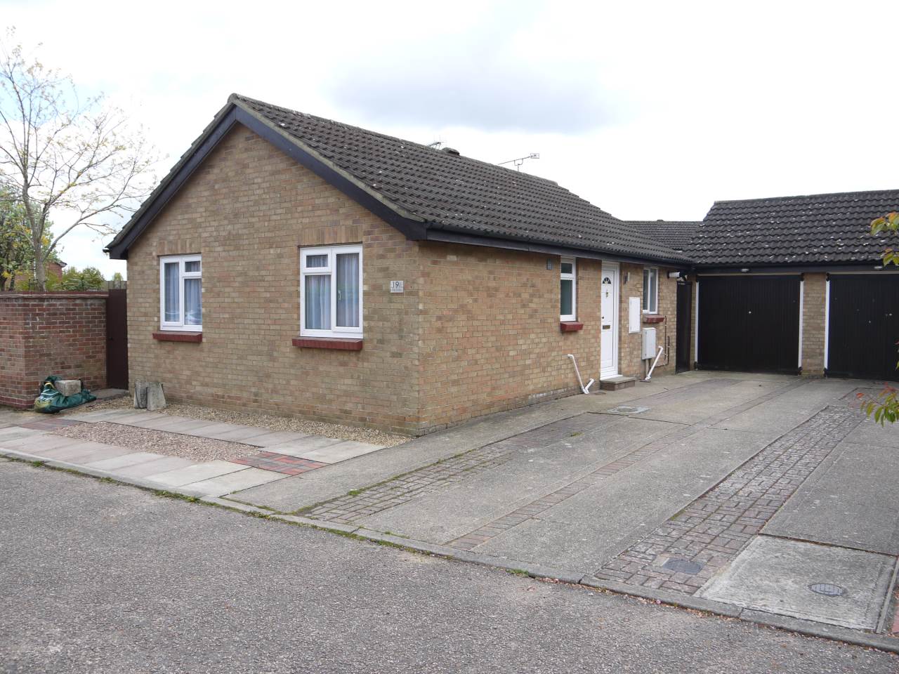 2 bed bungalow to rent in Lundy Close, Haverhill, CB9 