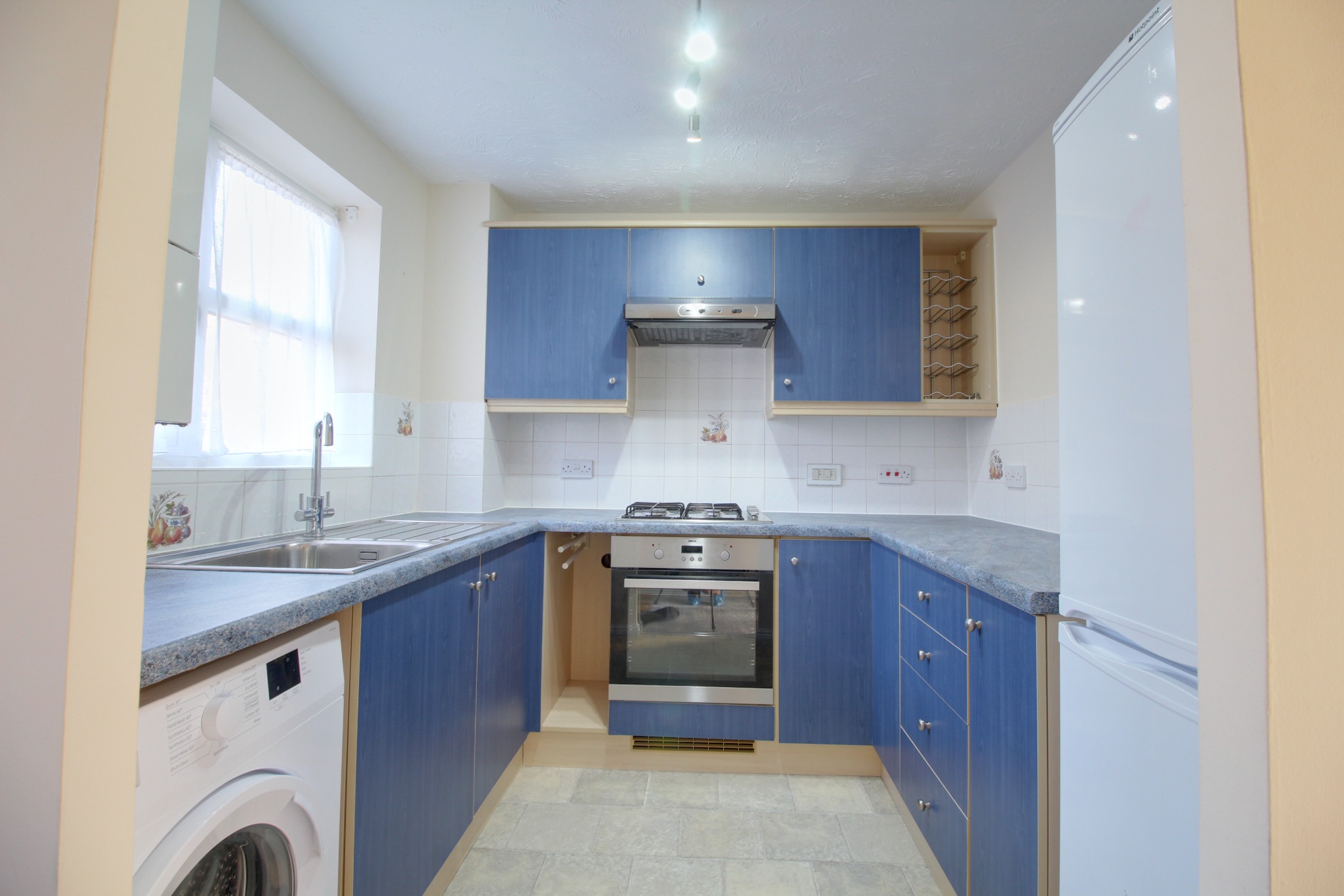 2 bed terraced house to rent, Fareham  - Property Image 2