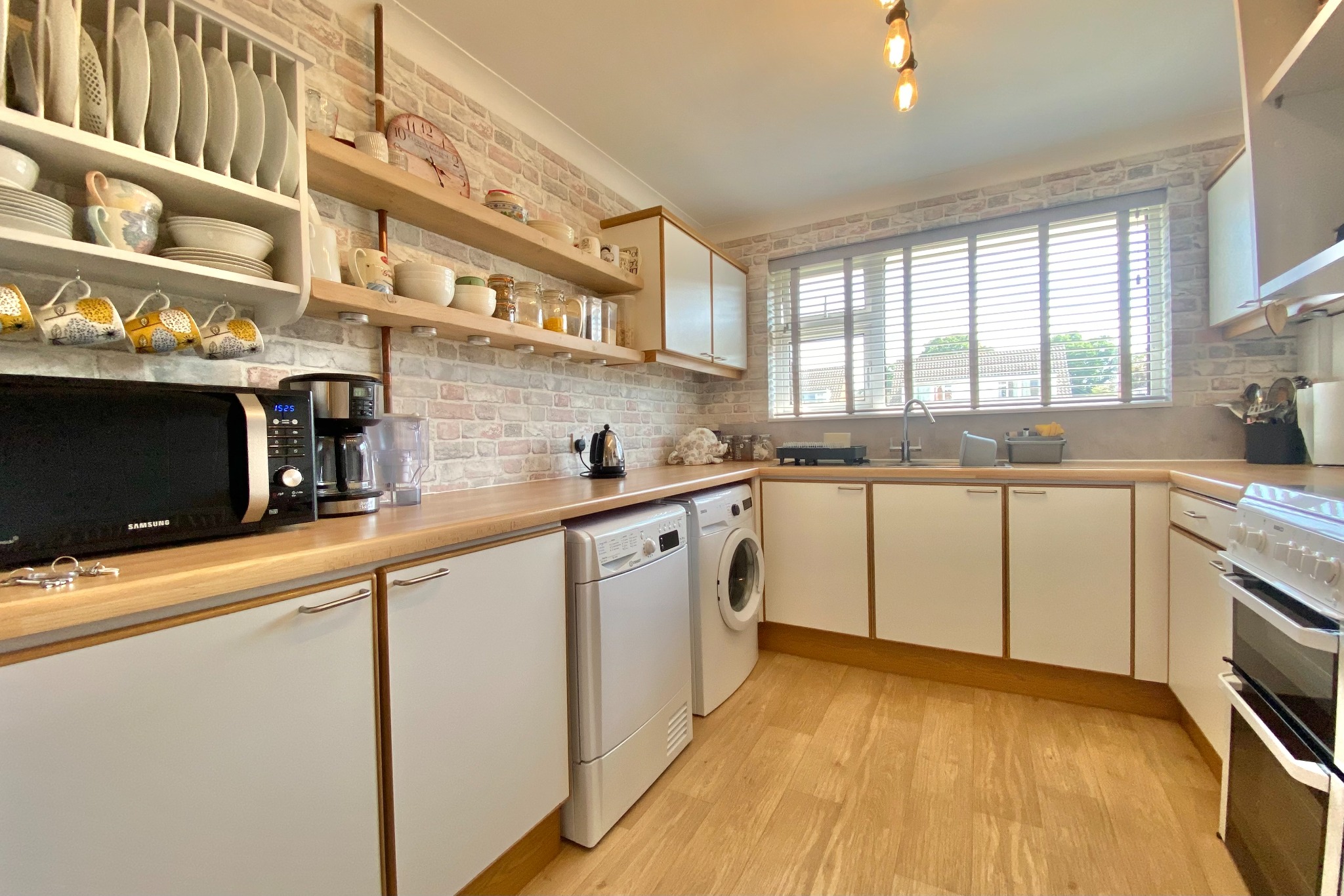 3 bed semi-detached house for sale in Chestnut Way, Fareham  - Property Image 2