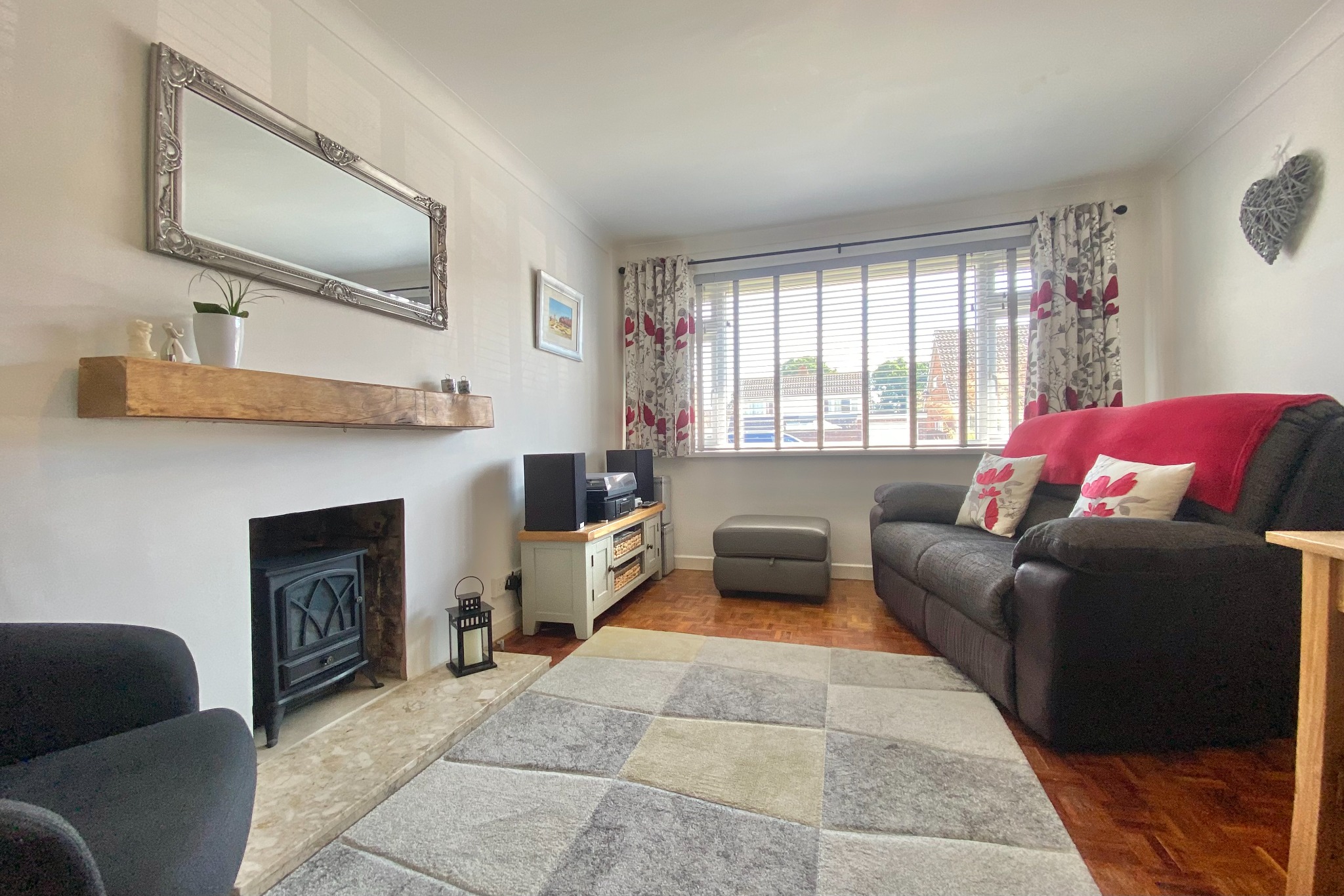 3 bed semi-detached house for sale in Chestnut Way, Fareham  - Property Image 3