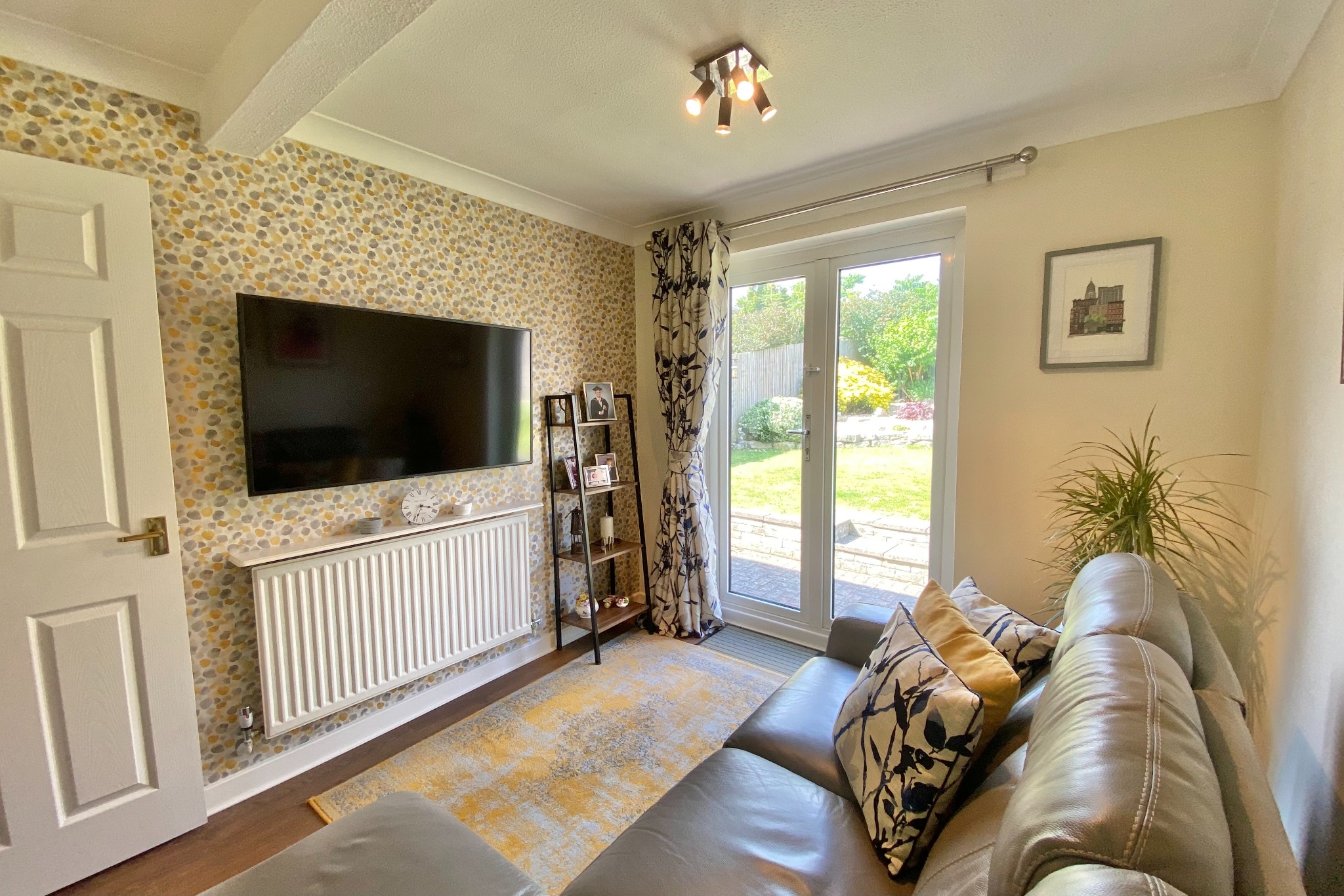 3 bed semi-detached house for sale in Chestnut Way, Fareham  - Property Image 5