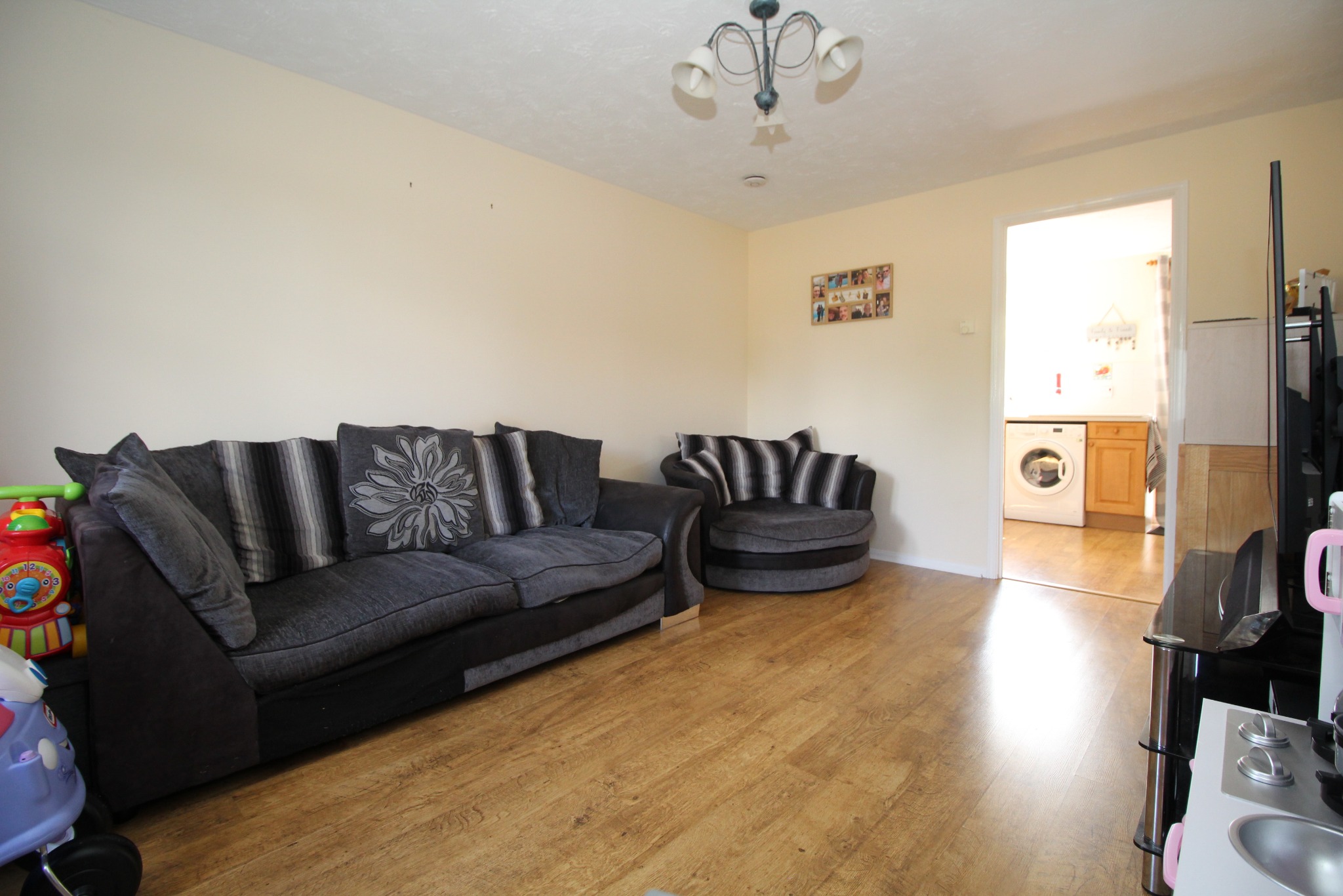 2 bed terraced house to rent in Rosemary Gardens, Fareham  - Property Image 4