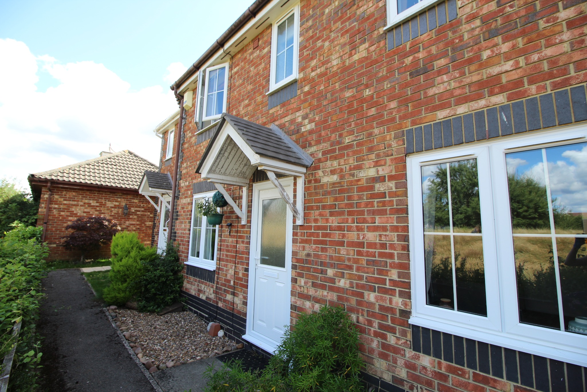 2 bed terraced house to rent in Rosemary Gardens, Fareham  - Property Image 1