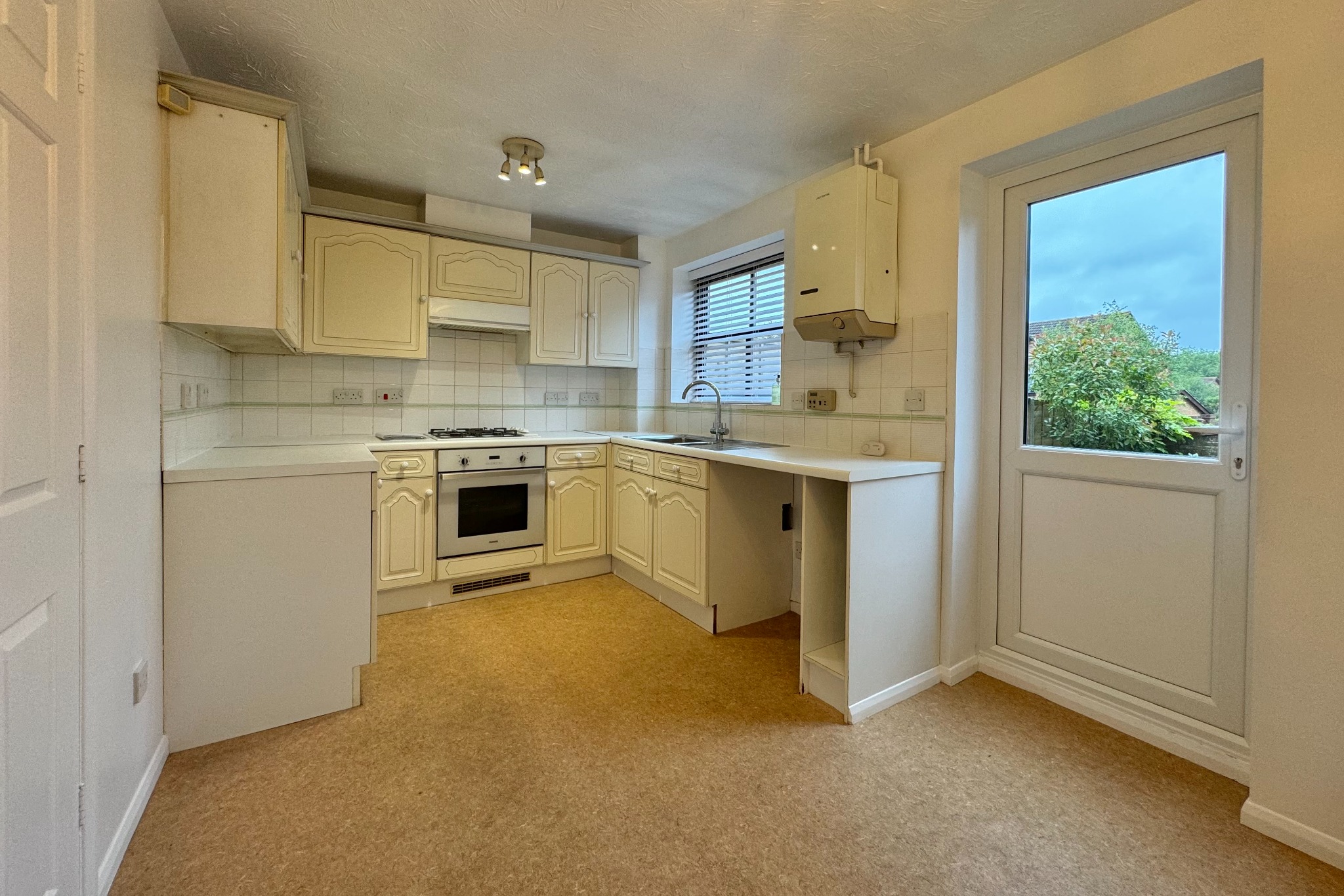 2 bed terraced house for sale in Clydesdale Road, Fareham  - Property Image 3