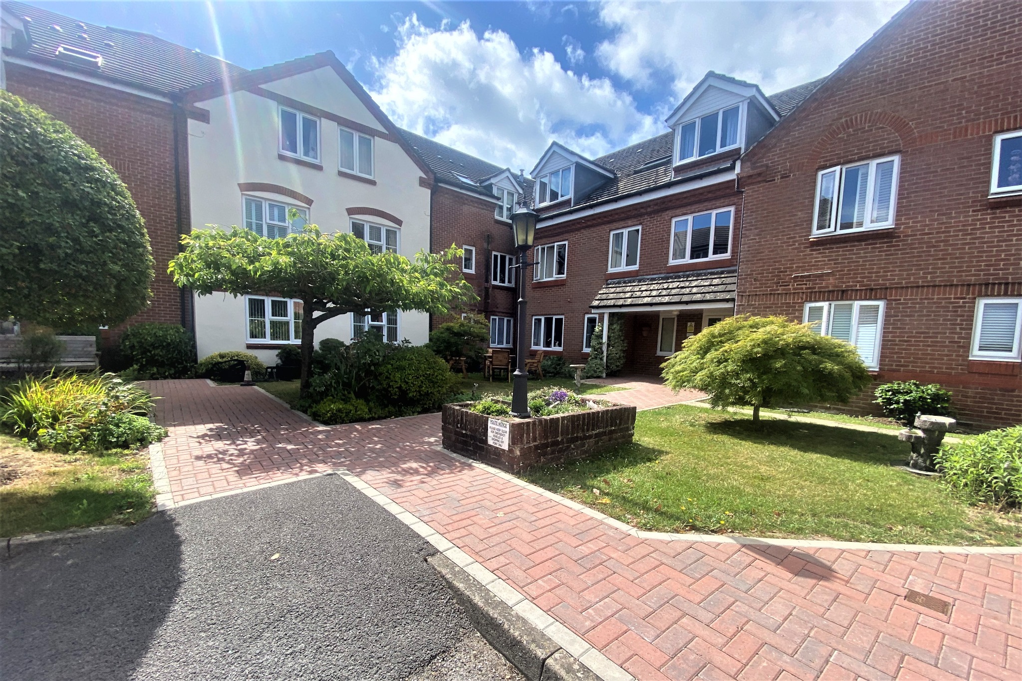 1 bed retirement property for sale in Dove Gardens, Southampton - Property Image 1