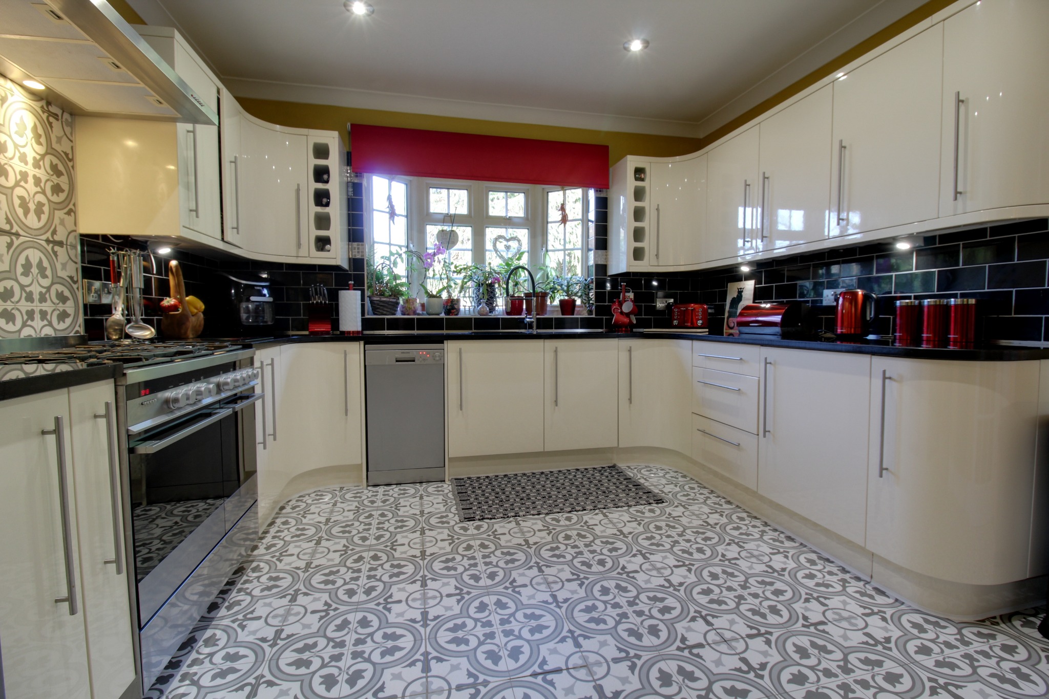 4 bed detached house for sale in Sarisbury Green, Southampton  - Property Image 2