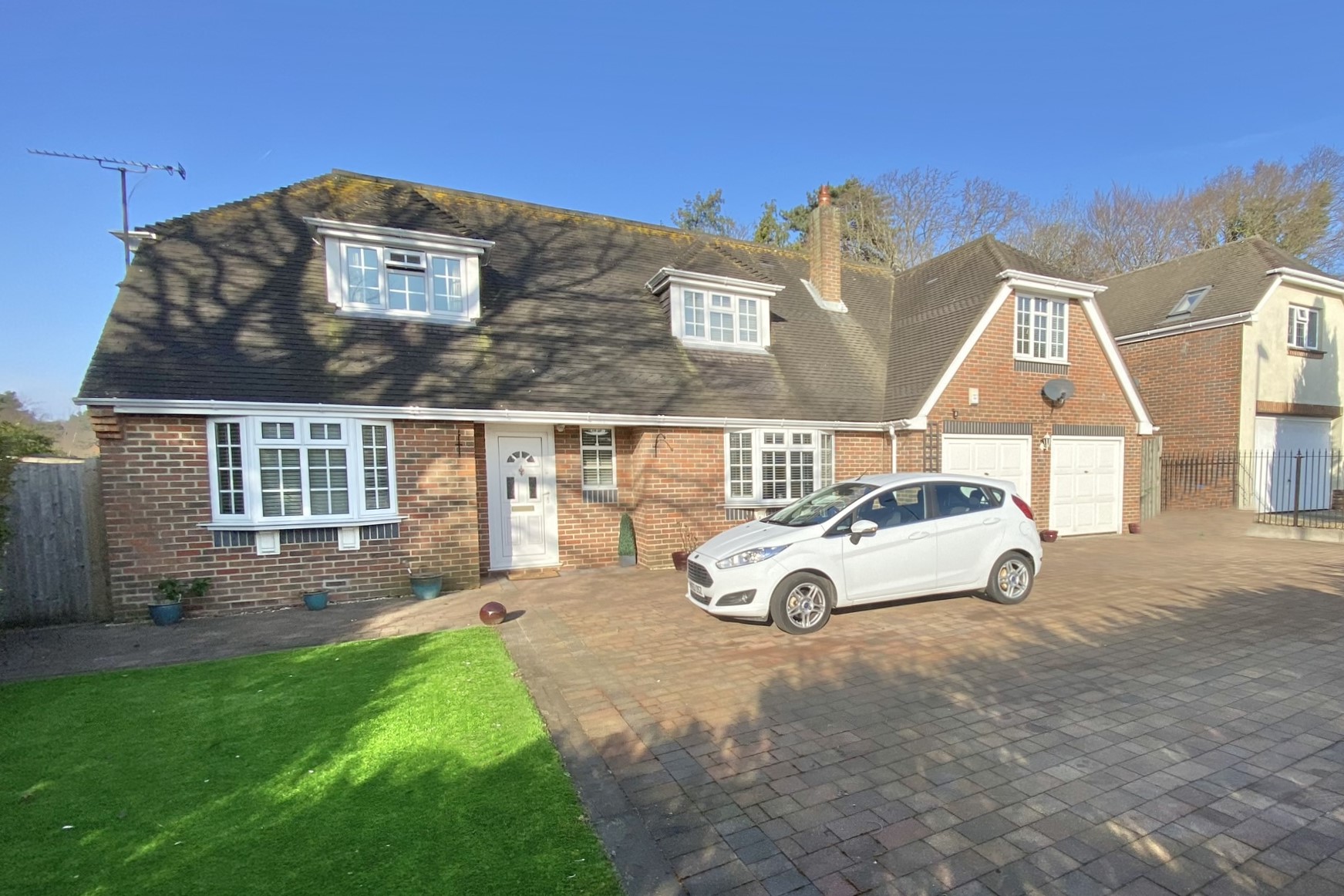 4 bed detached house for sale in Sarisbury Green, Southampton  - Property Image 1