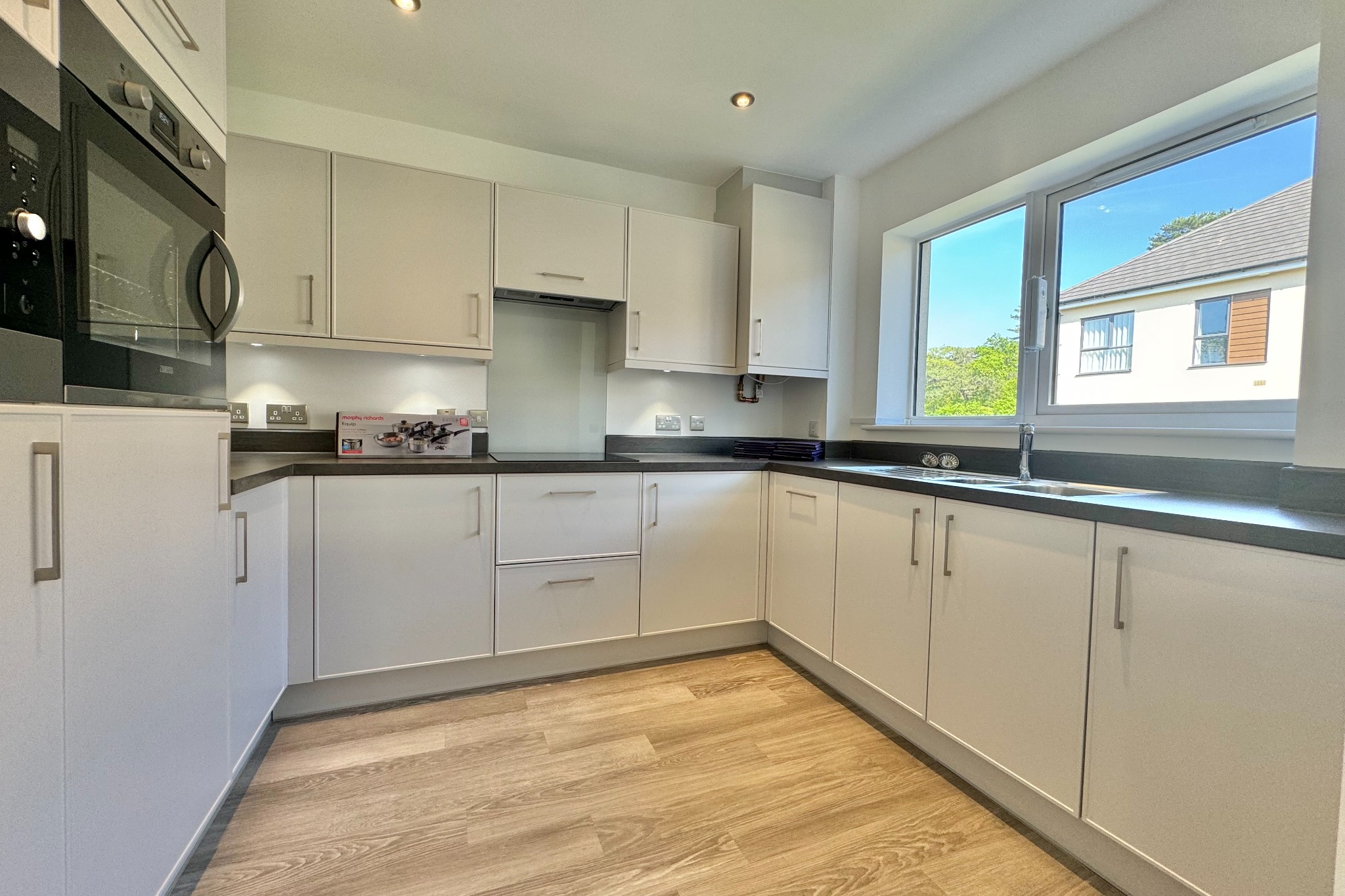 2 bed retirement property for sale in Hamilton Road, Southampton  - Property Image 2
