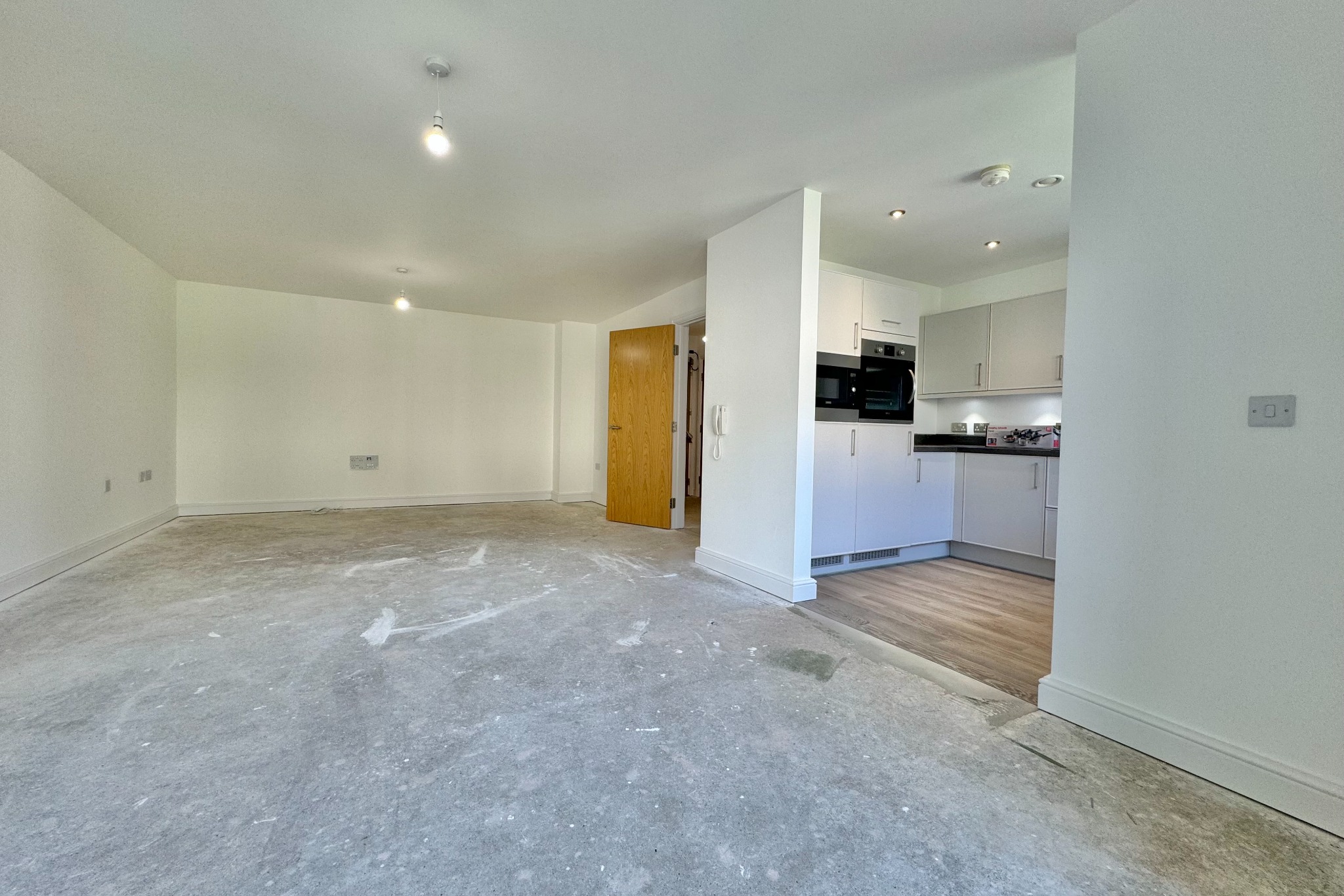 2 bed retirement property for sale in Hamilton Road, Southampton  - Property Image 3