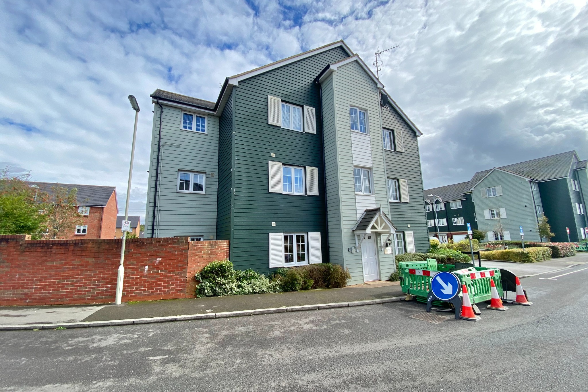 2 bed flat for sale in Bedford Drive, Fareham  - Property Image 1