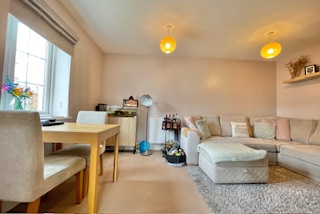 2 bed flat for sale in Bedford Drive, Fareham  - Property Image 2