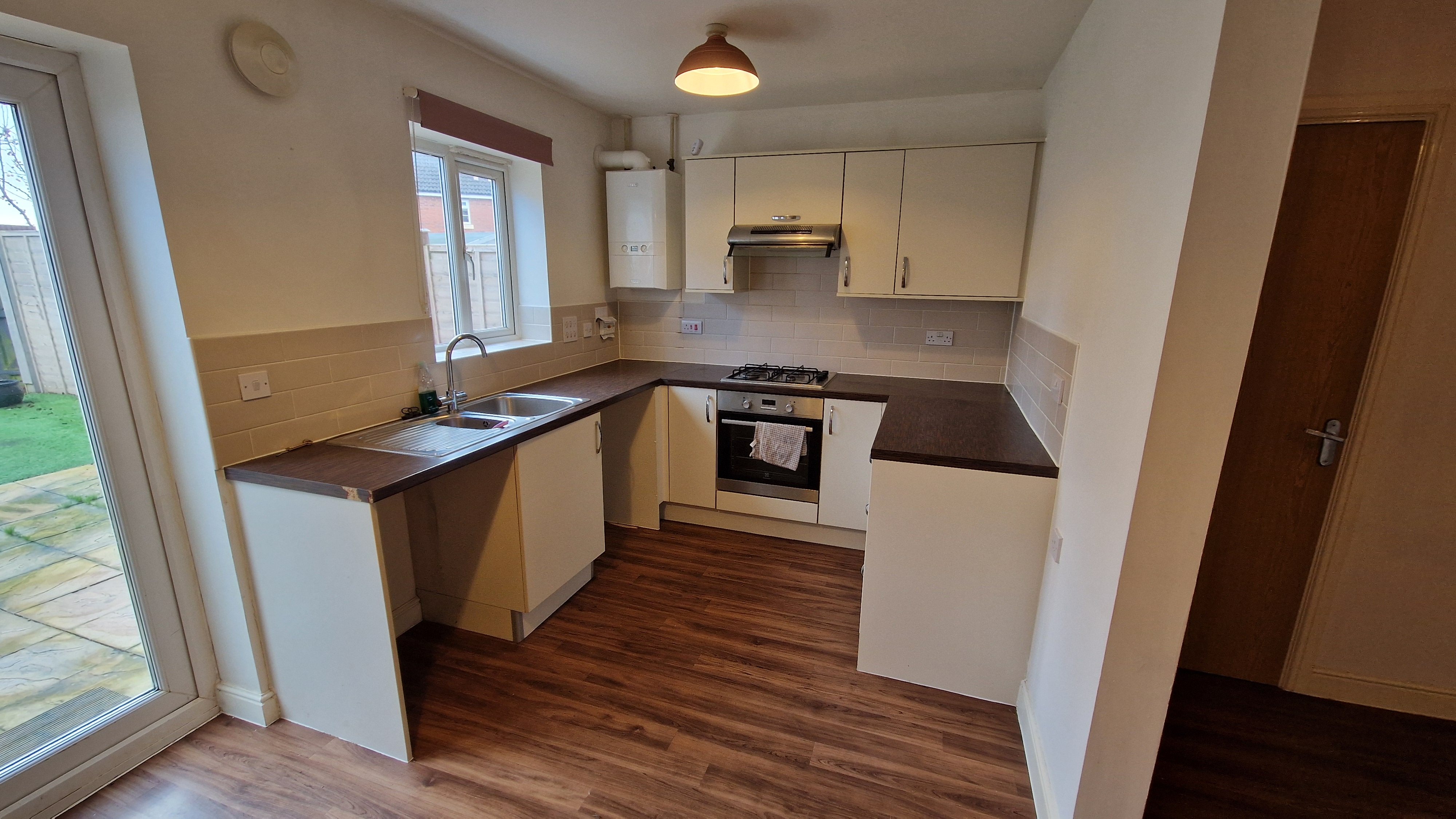 4 bed town house to rent in Roys place, Bathpool 3