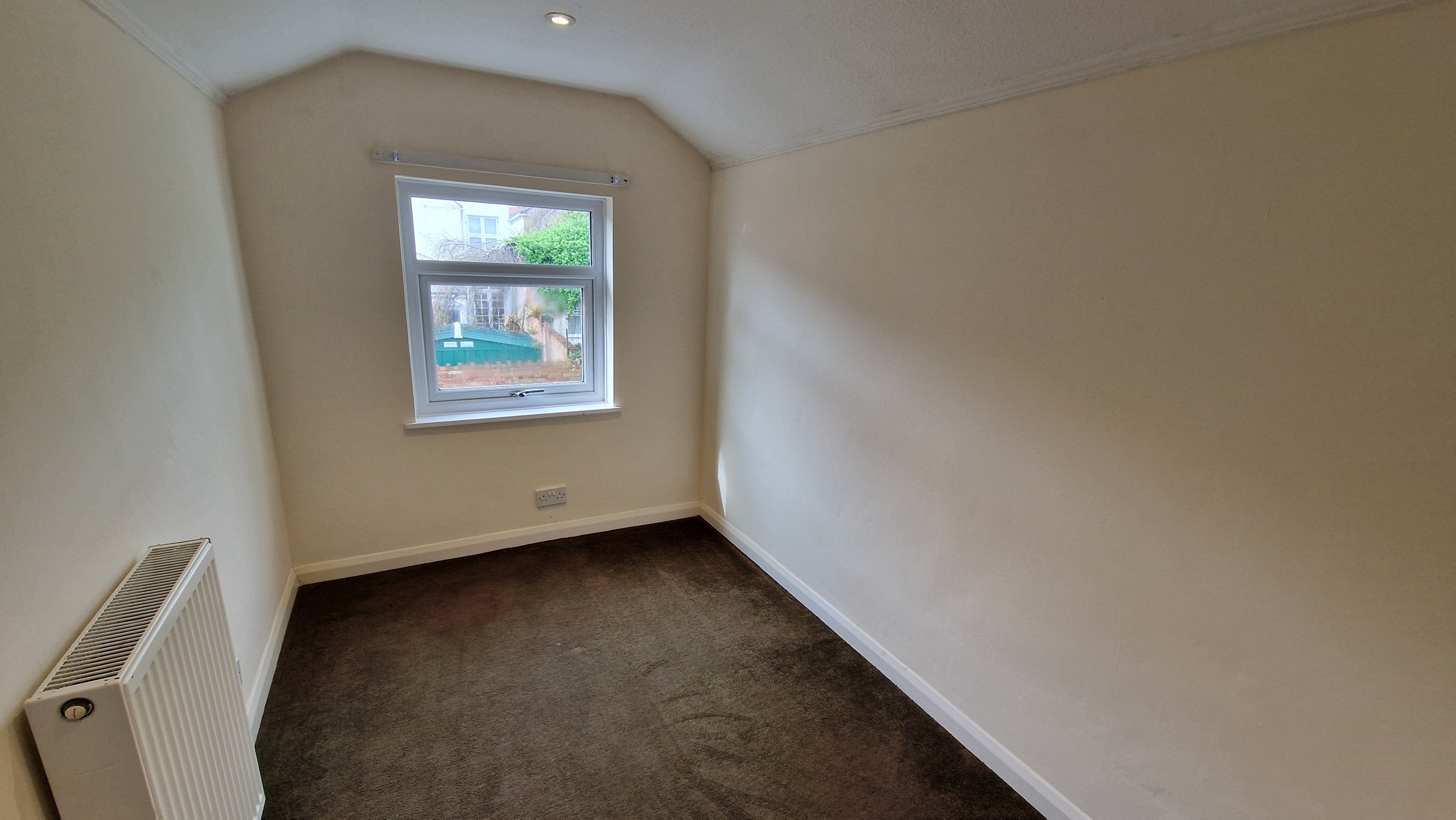 3 bed terraced house to rent in Albemarle Road 7